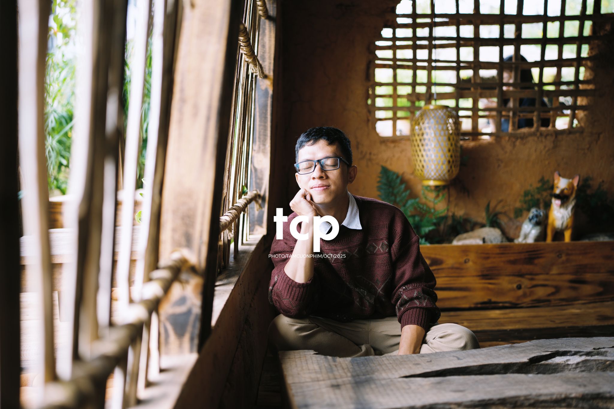 Tám Cuộn Phim - Hơi lạnh cao nguyên và tách cà phê ấm