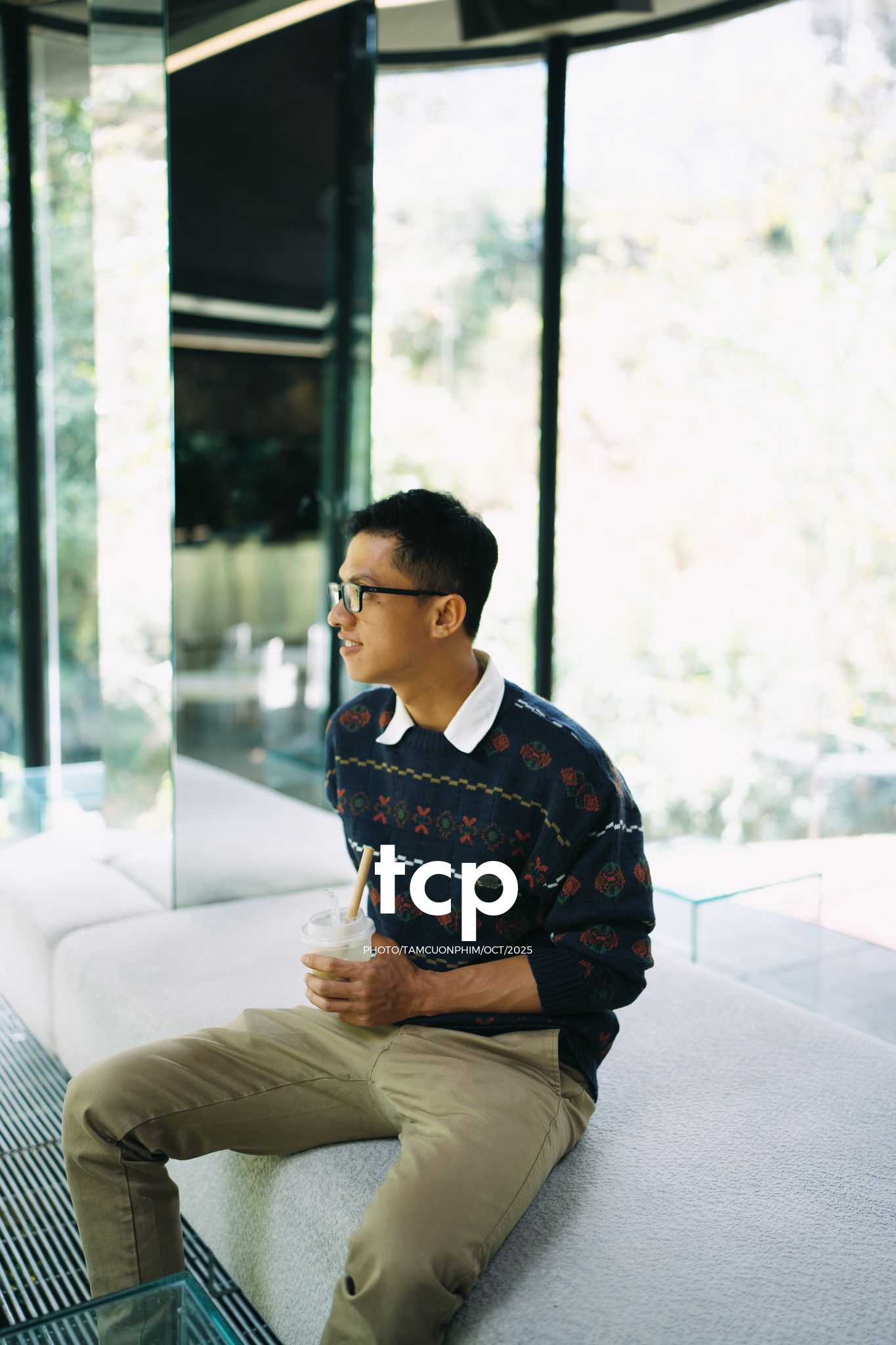 Tám Cuộn Phim - Hơi lạnh cao nguyên và tách cà phê ấm