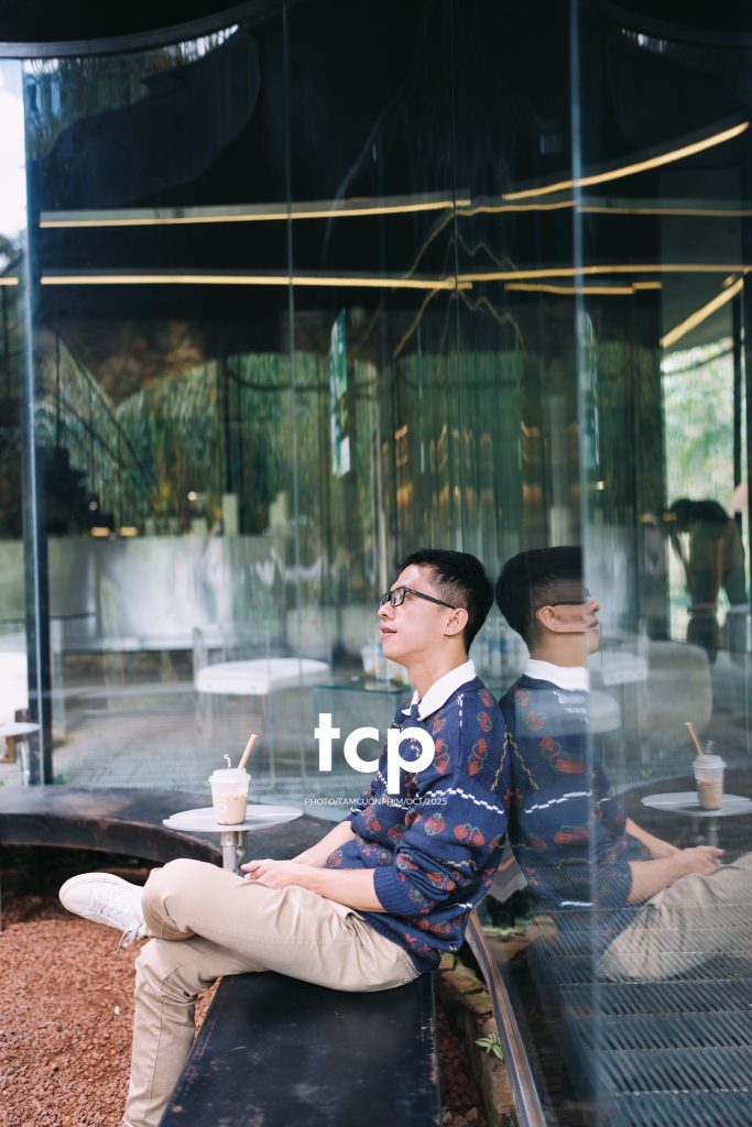 Tám Cuộn Phim - Hơi lạnh cao nguyên và tách cà phê ấm