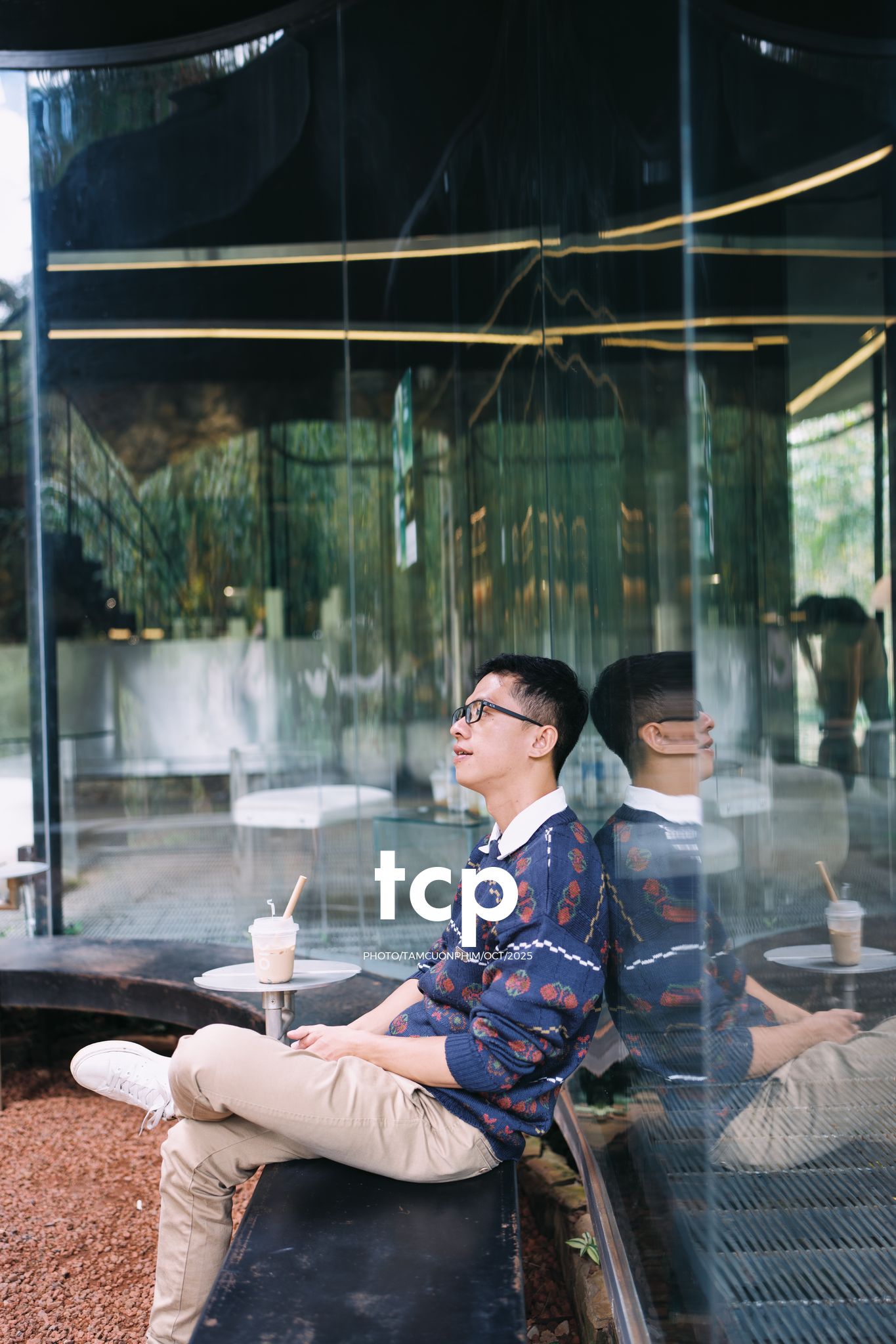 Tám Cuộn Phim - Hơi lạnh cao nguyên và tách cà phê ấm