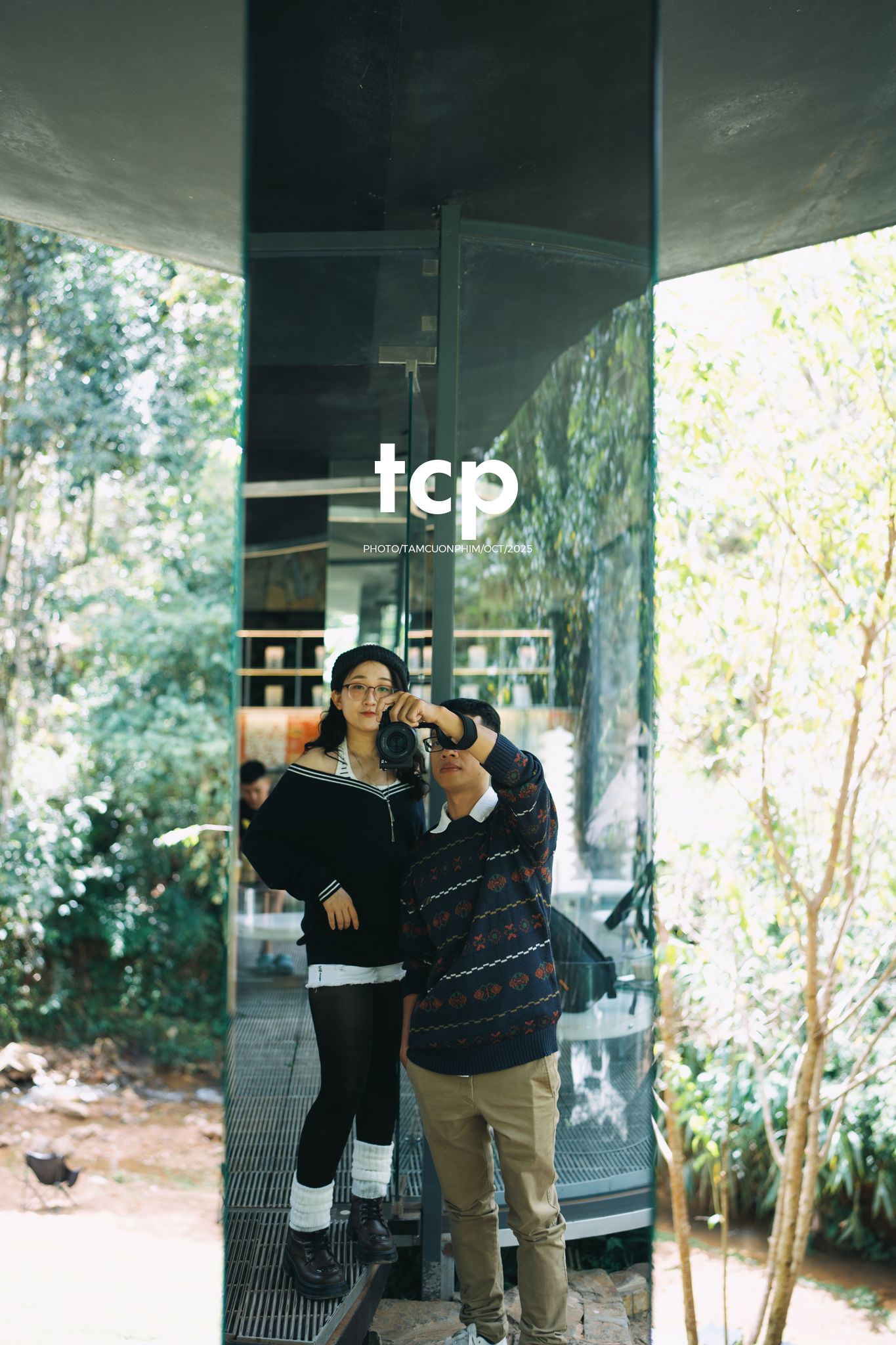 Tám Cuộn Phim - Hơi lạnh cao nguyên và tách cà phê ấm