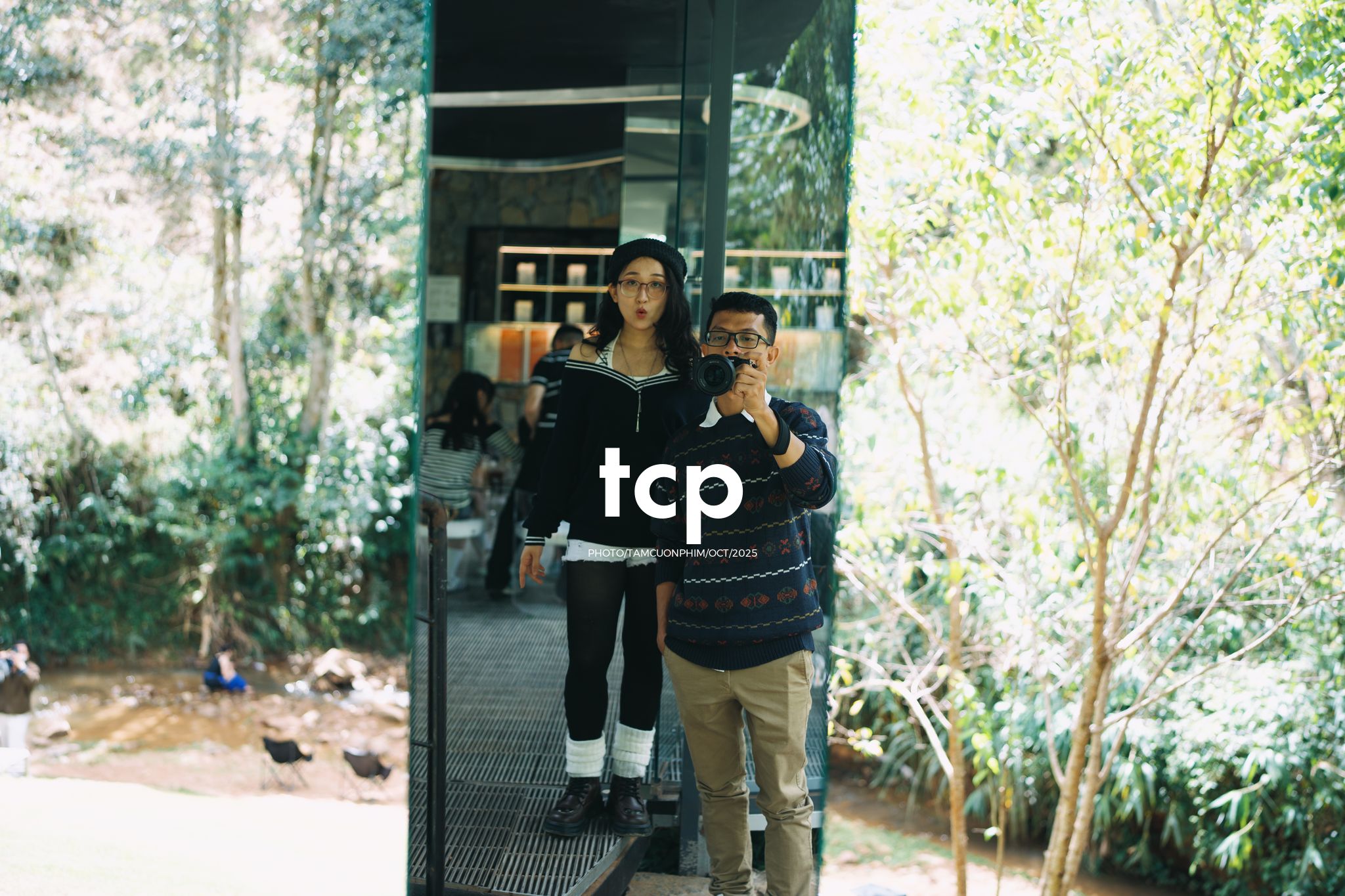 Tám Cuộn Phim - Hơi lạnh cao nguyên và tách cà phê ấm