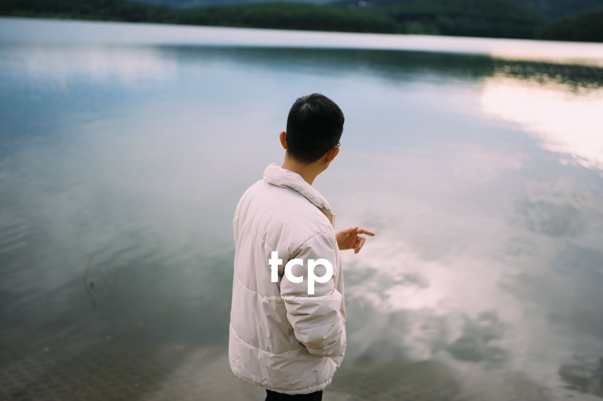 Tám Cuộn Phim - Hơi lạnh cao nguyên và tách cà phê ấm