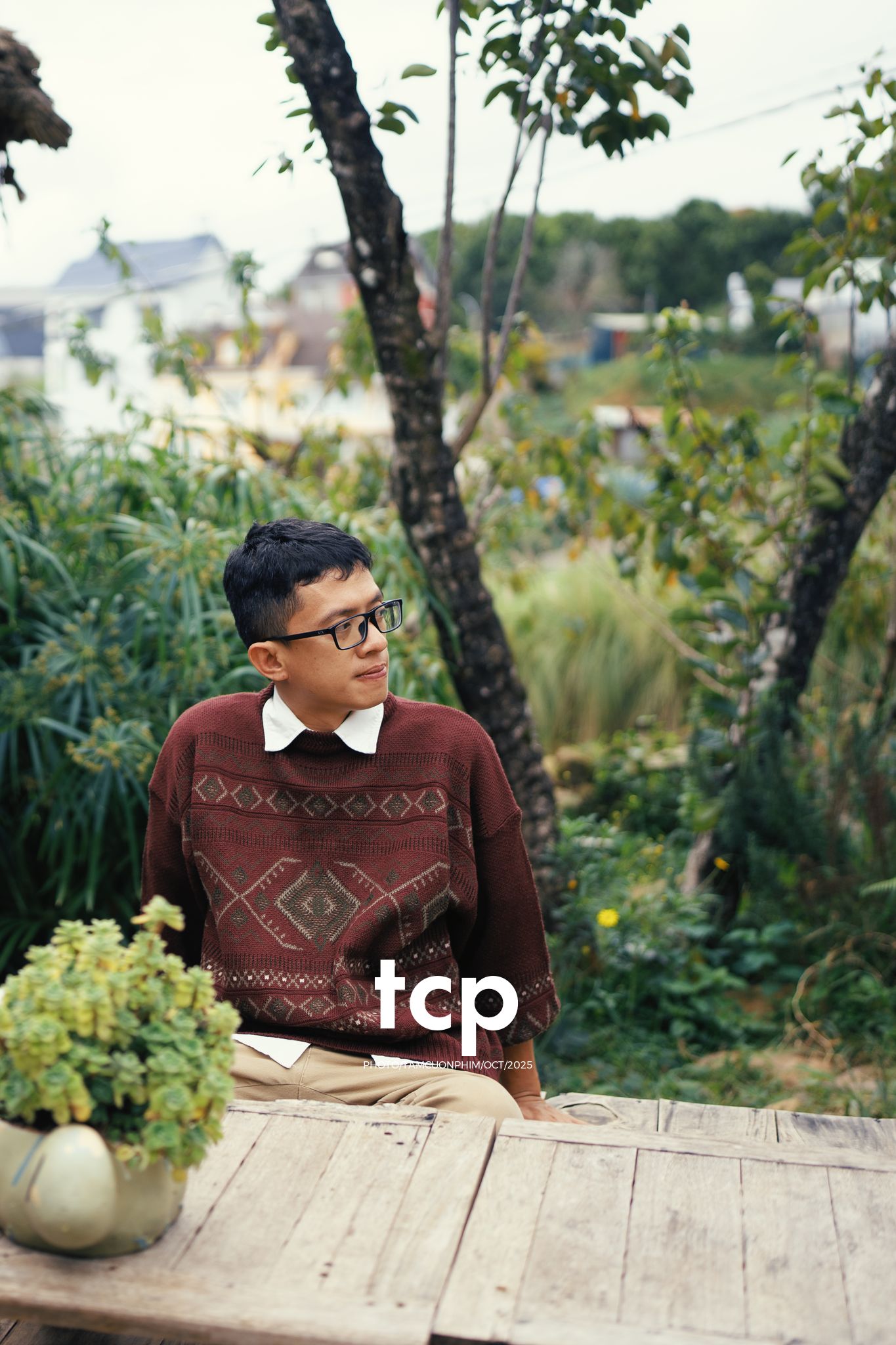 Tám Cuộn Phim - Hơi lạnh cao nguyên và tách cà phê ấm