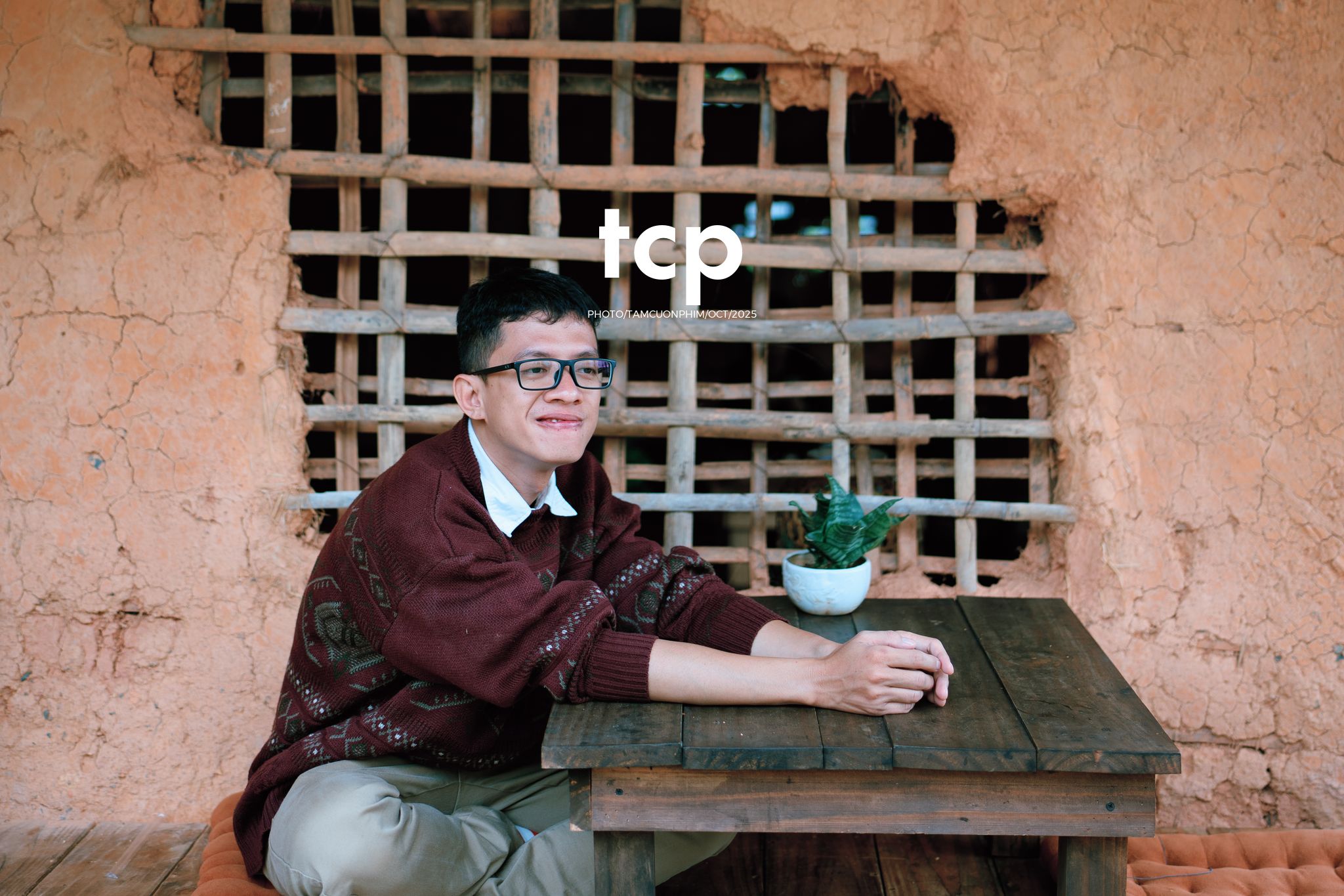 Tám Cuộn Phim - Hơi lạnh cao nguyên và tách cà phê ấm