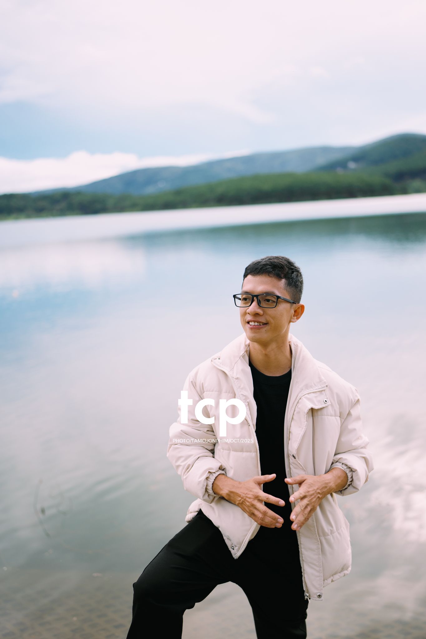 Tám Cuộn Phim - Hơi lạnh cao nguyên và tách cà phê ấm