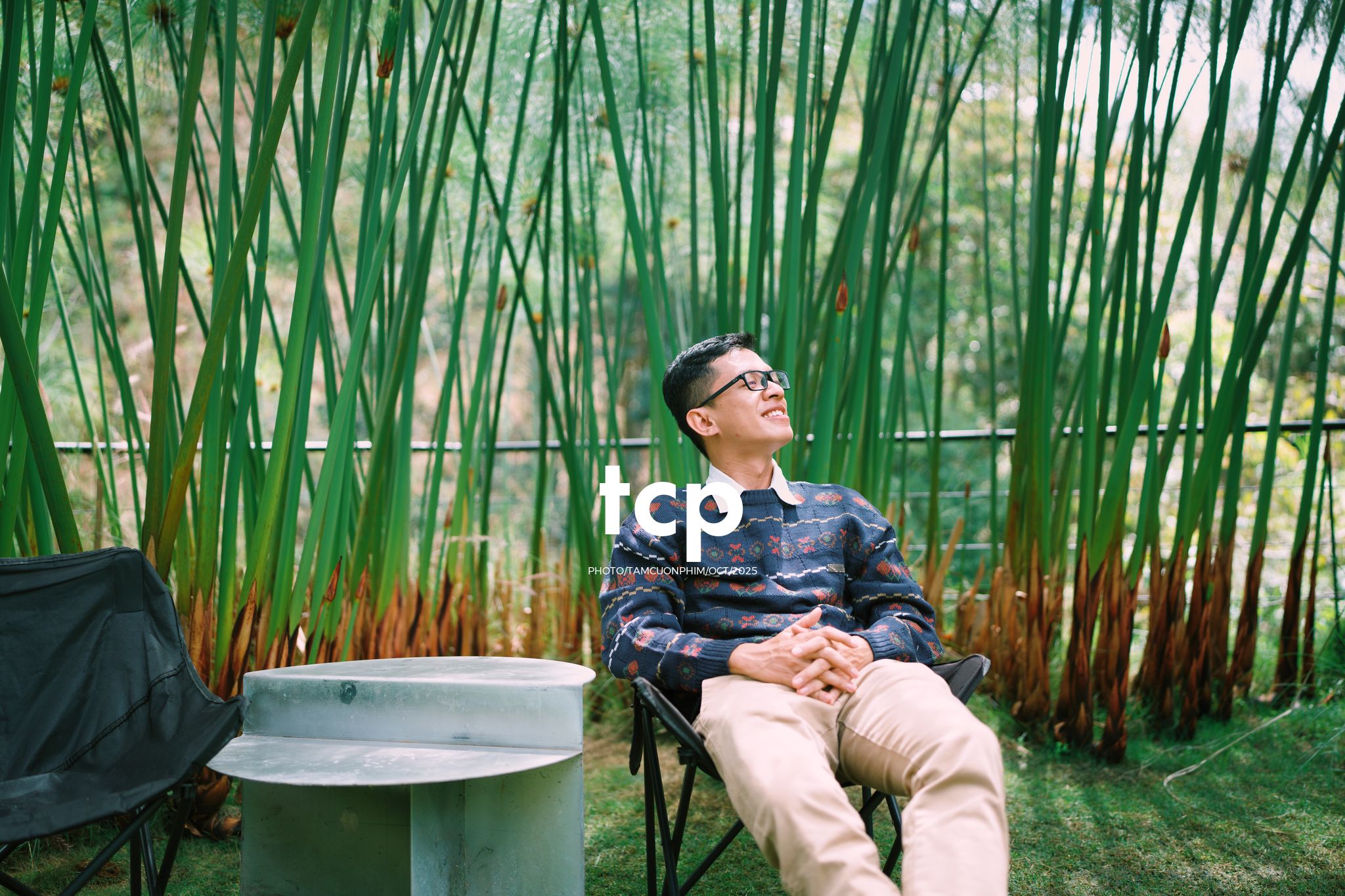 Tám Cuộn Phim - Hơi lạnh cao nguyên và tách cà phê ấm