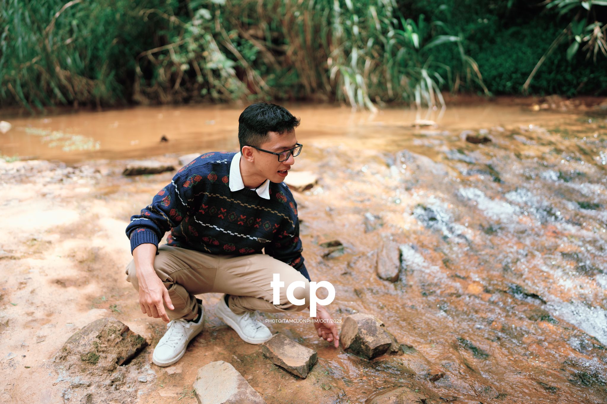 Tám Cuộn Phim - Hơi lạnh cao nguyên và tách cà phê ấm