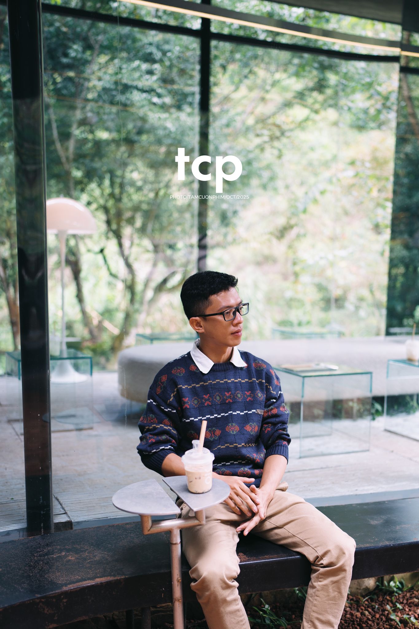 Tám Cuộn Phim - Hơi lạnh cao nguyên và tách cà phê ấm