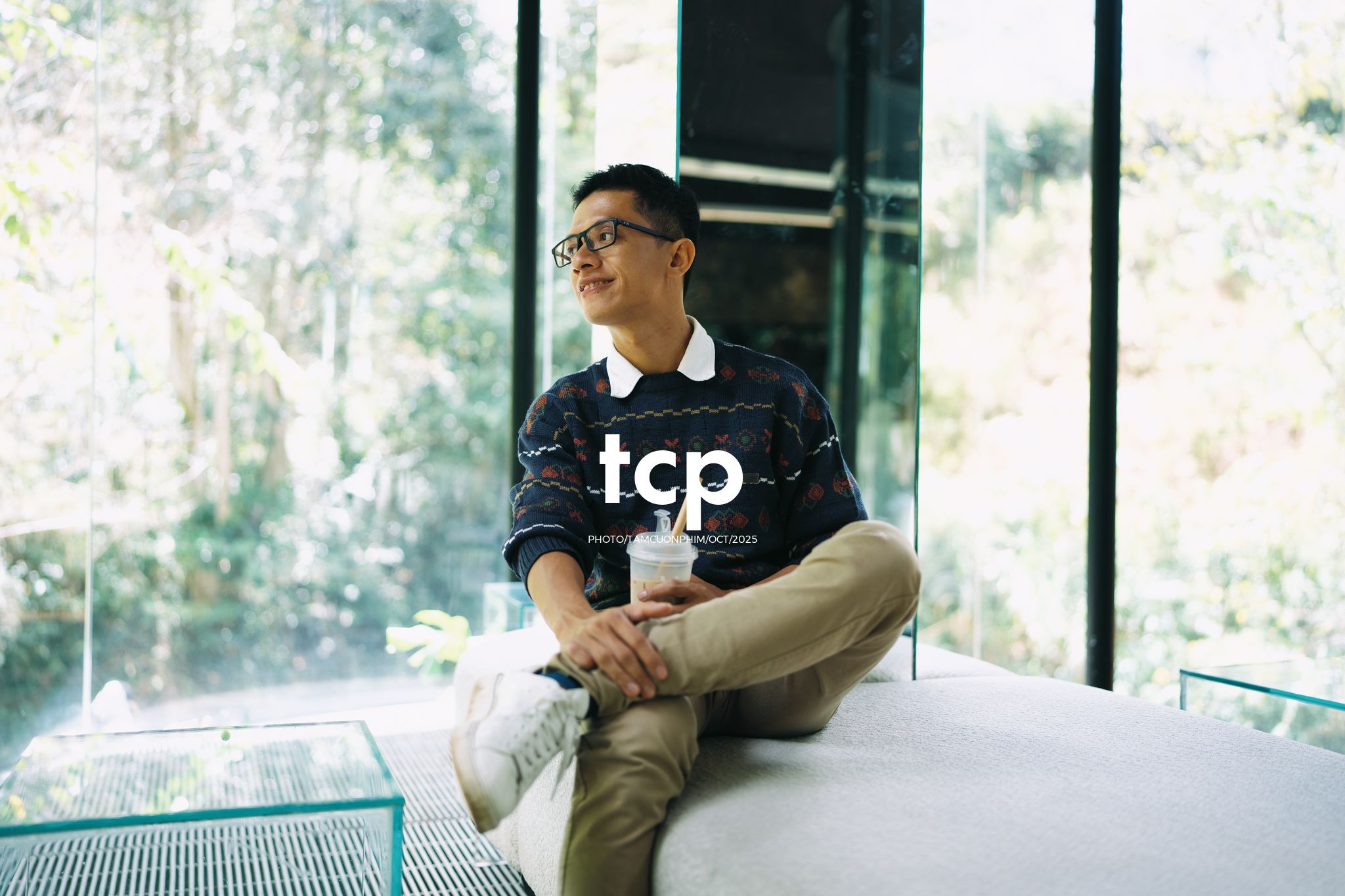 Tám Cuộn Phim - Hơi lạnh cao nguyên và tách cà phê ấm