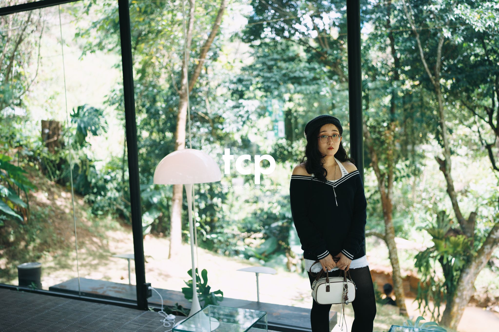 Tám Cuộn Phim - Ly cà phê đá tan chậm giữa sương mù cao nguyên