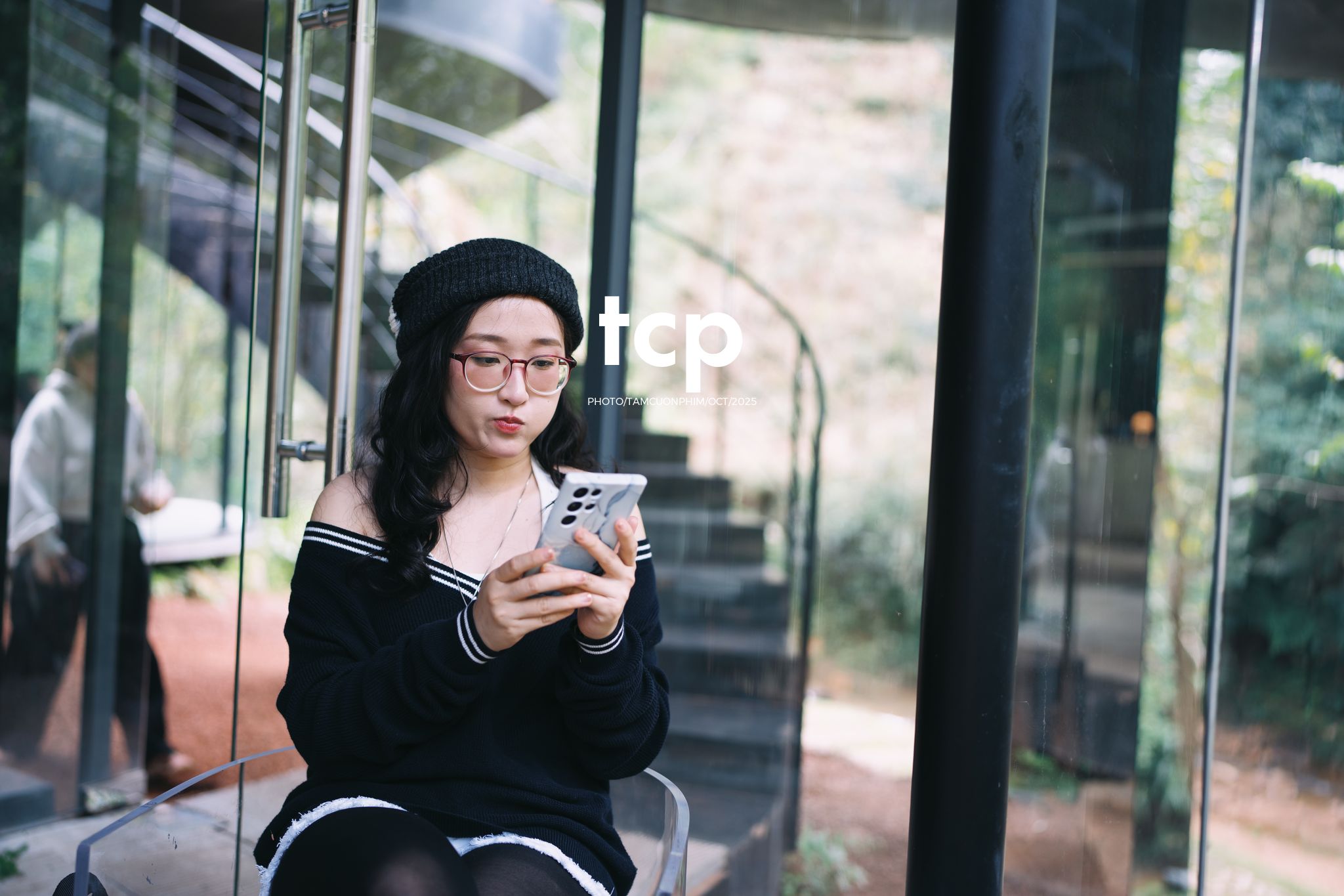 Tám Cuộn Phim - Ly cà phê đá tan chậm giữa sương mù cao nguyên