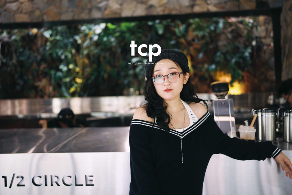 Tám Cuộn Phim - Ly cà phê đá tan chậm giữa sương mù cao nguyên
