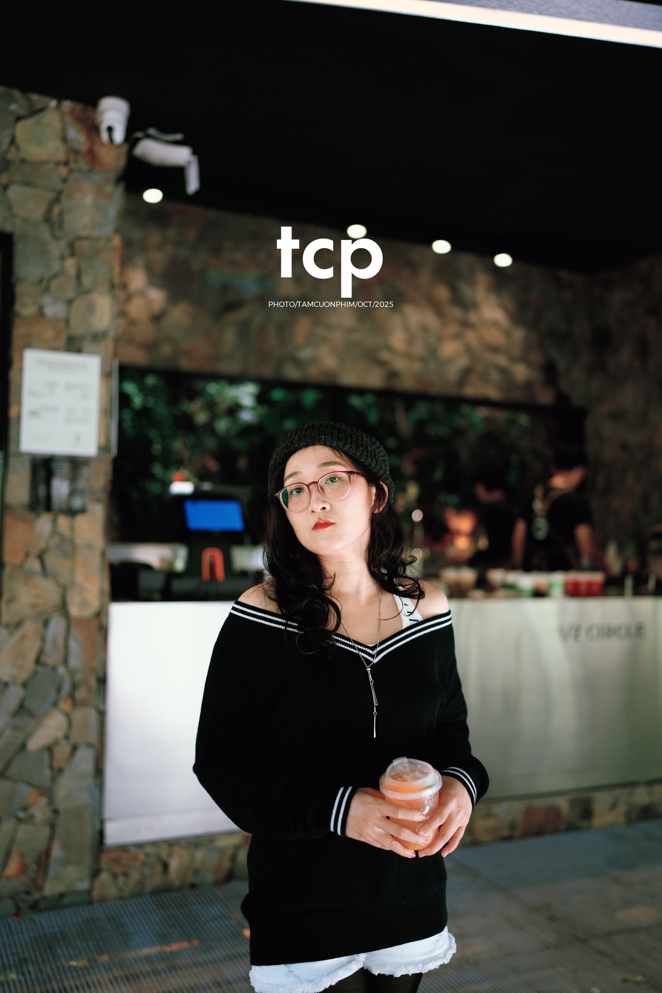 Tám Cuộn Phim - Ly cà phê đá tan chậm giữa sương mù cao nguyên