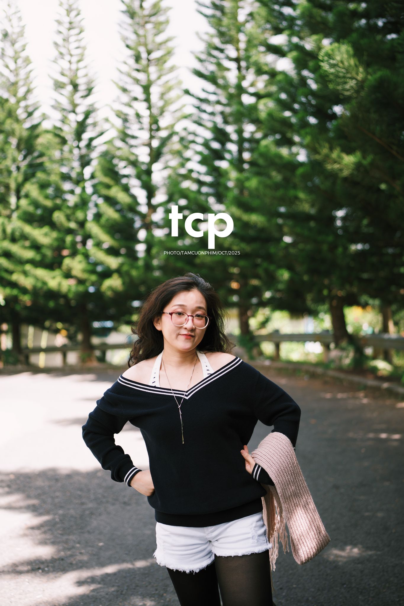 Tám Cuộn Phim - Ly cà phê đá tan chậm giữa sương mù cao nguyên