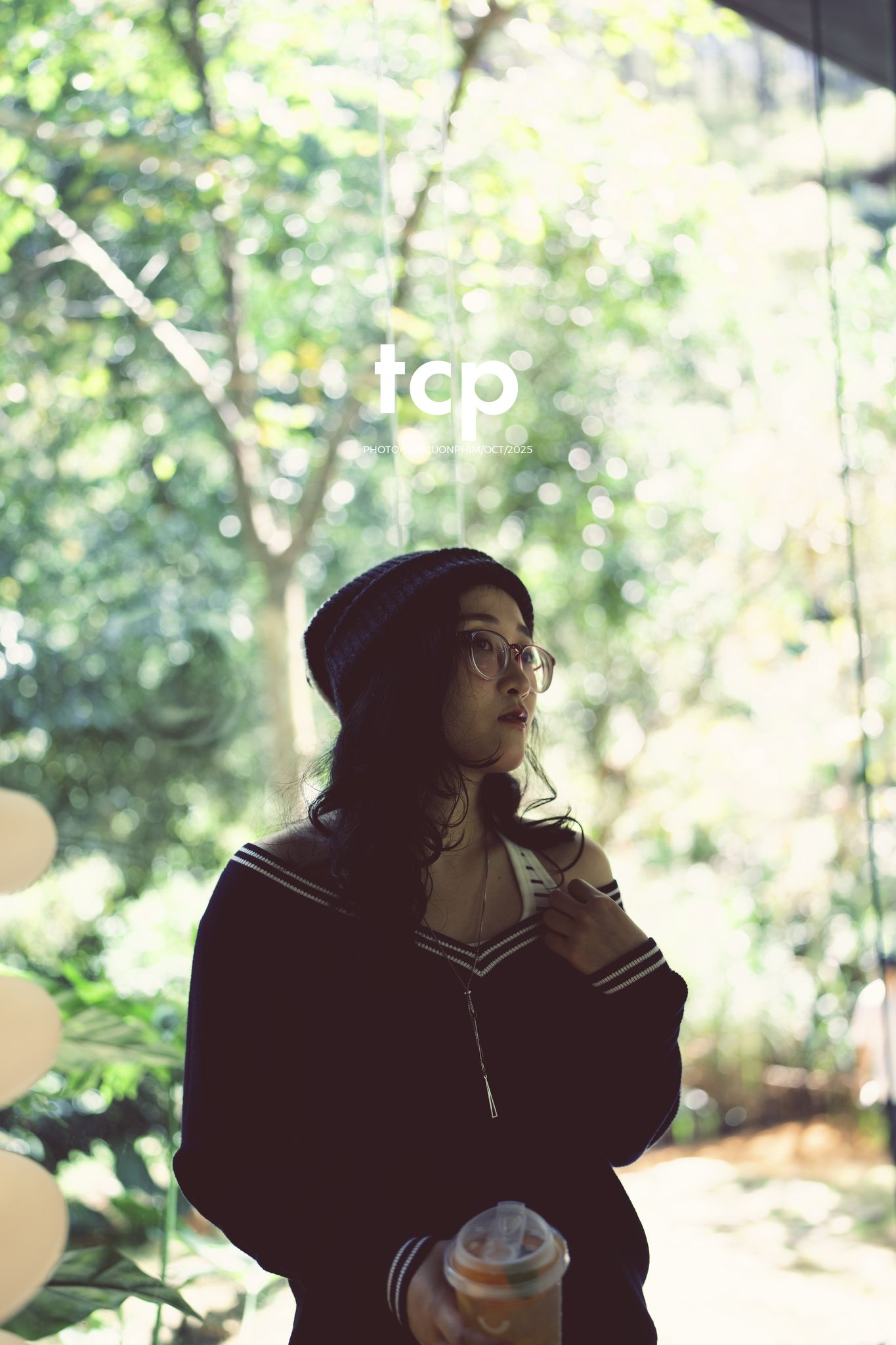 Tám Cuộn Phim - Ly cà phê đá tan chậm giữa sương mù cao nguyên