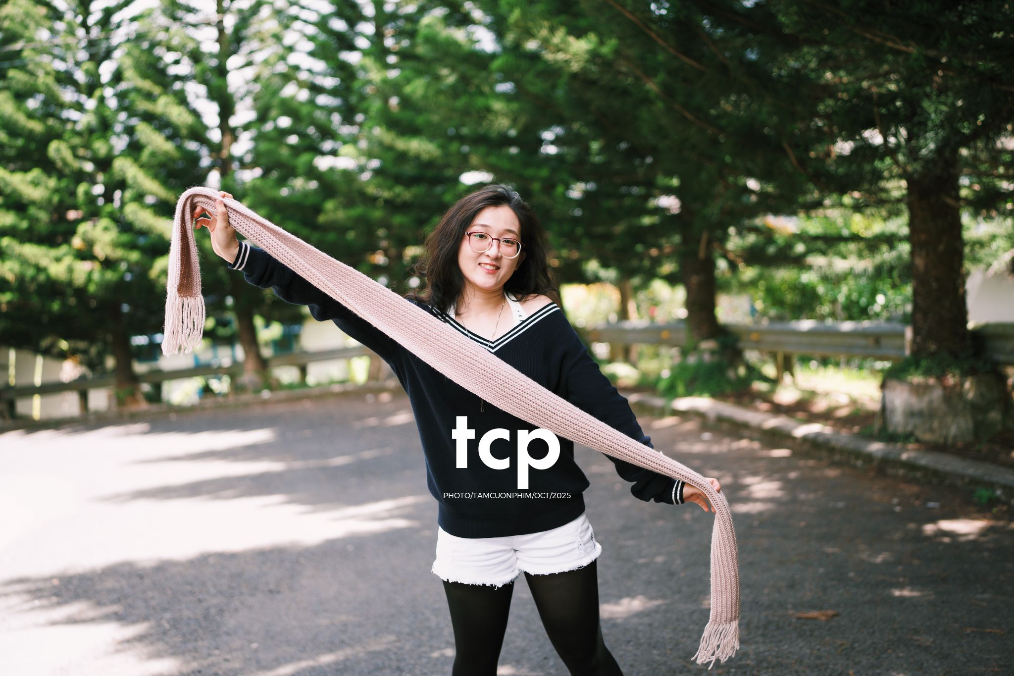 Tám Cuộn Phim - Ly cà phê đá tan chậm giữa sương mù cao nguyên