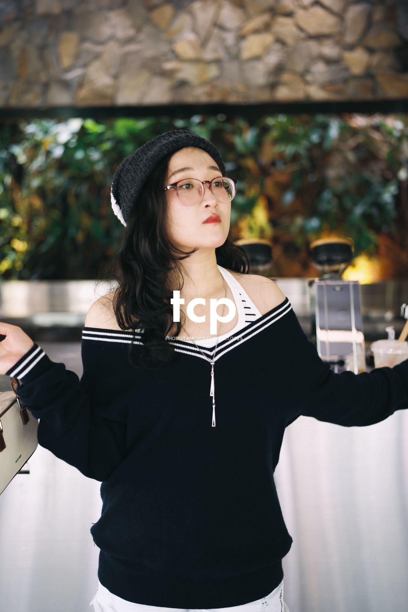 Tám Cuộn Phim - Ly cà phê đá tan chậm giữa sương mù cao nguyên