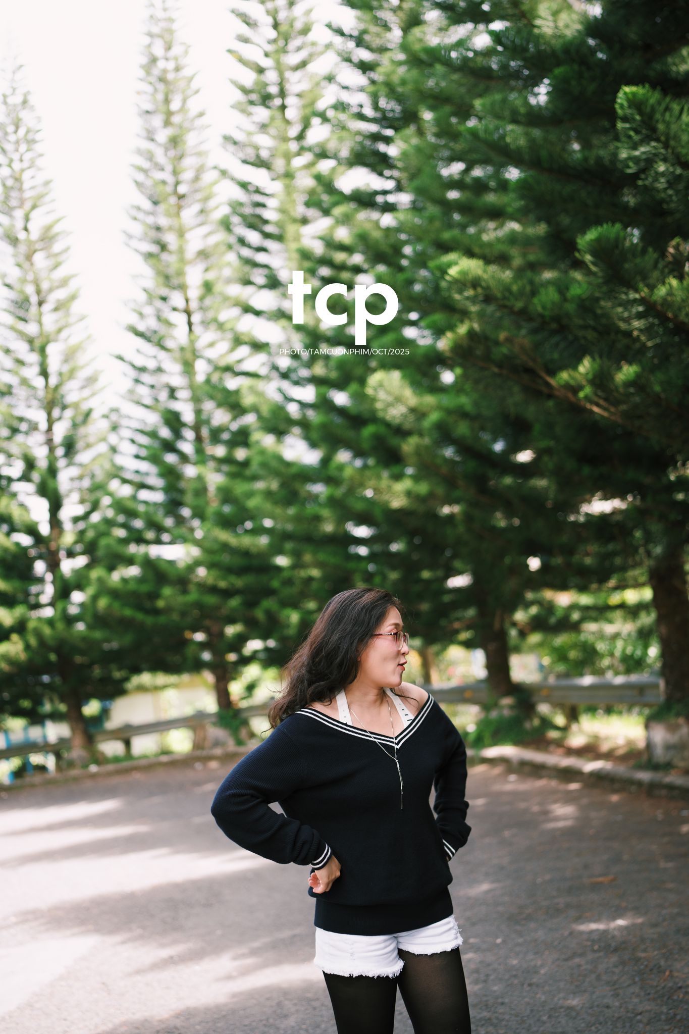 Tám Cuộn Phim - Ly cà phê đá tan chậm giữa sương mù cao nguyên