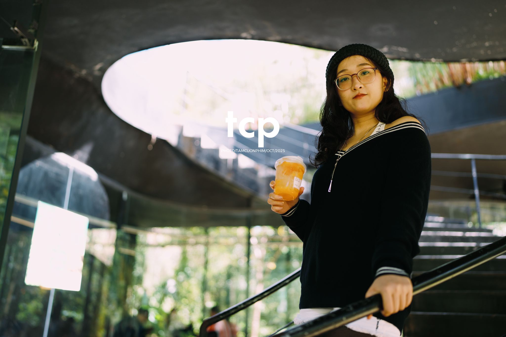 Tám Cuộn Phim - Ly cà phê đá tan chậm giữa sương mù cao nguyên