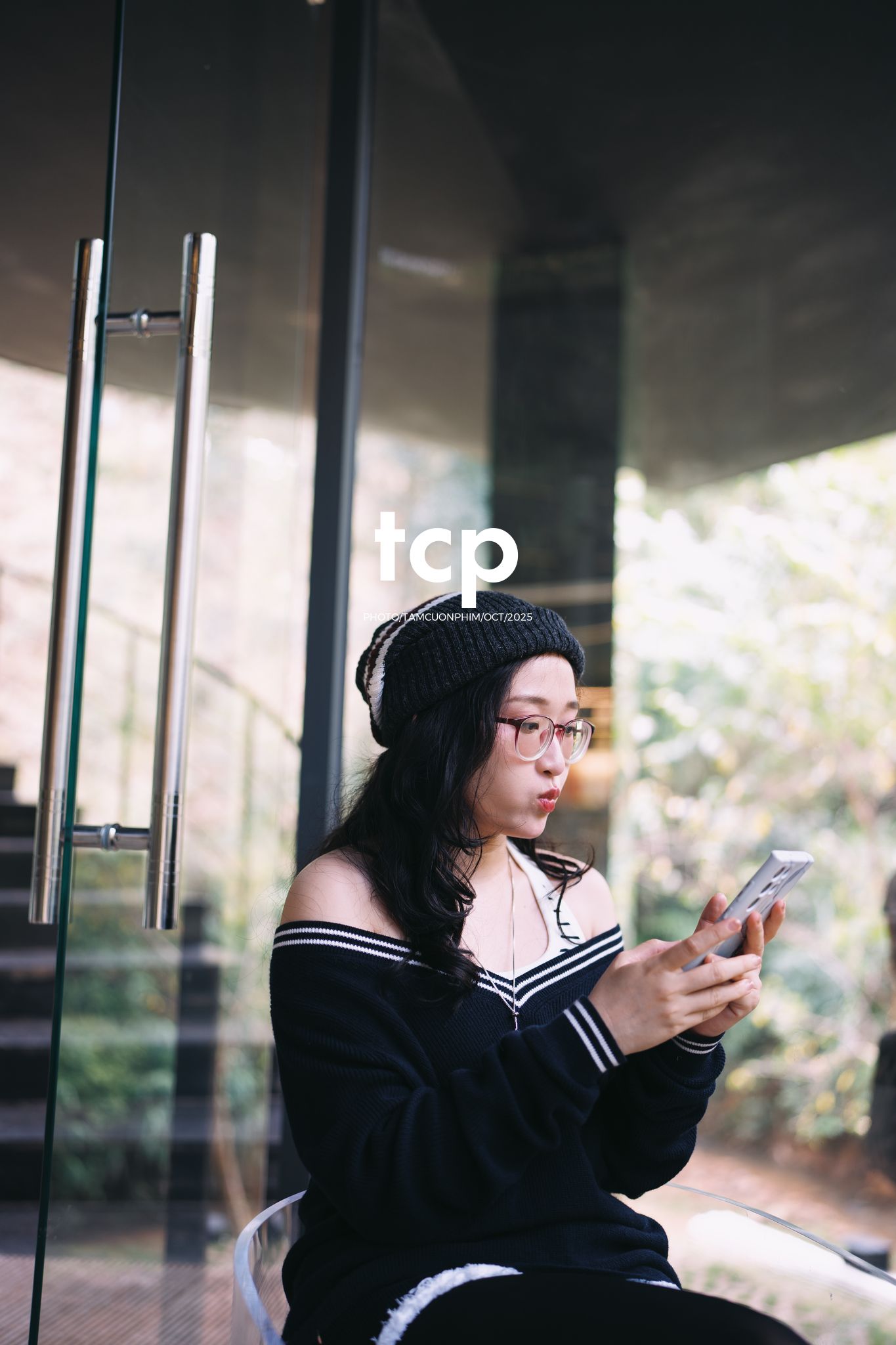 Tám Cuộn Phim - Ly cà phê đá tan chậm giữa sương mù cao nguyên