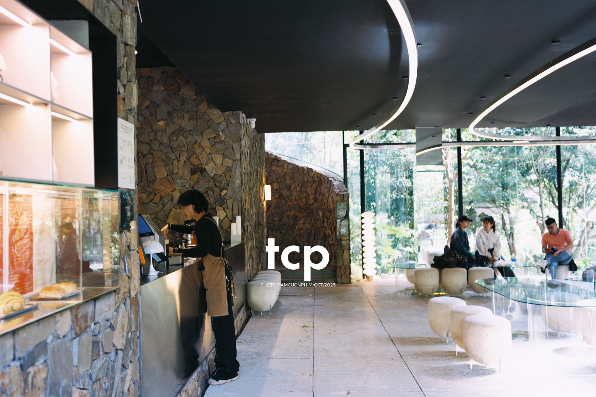 Tám Cuộn Phim - Phân cực vùng cao nguyên