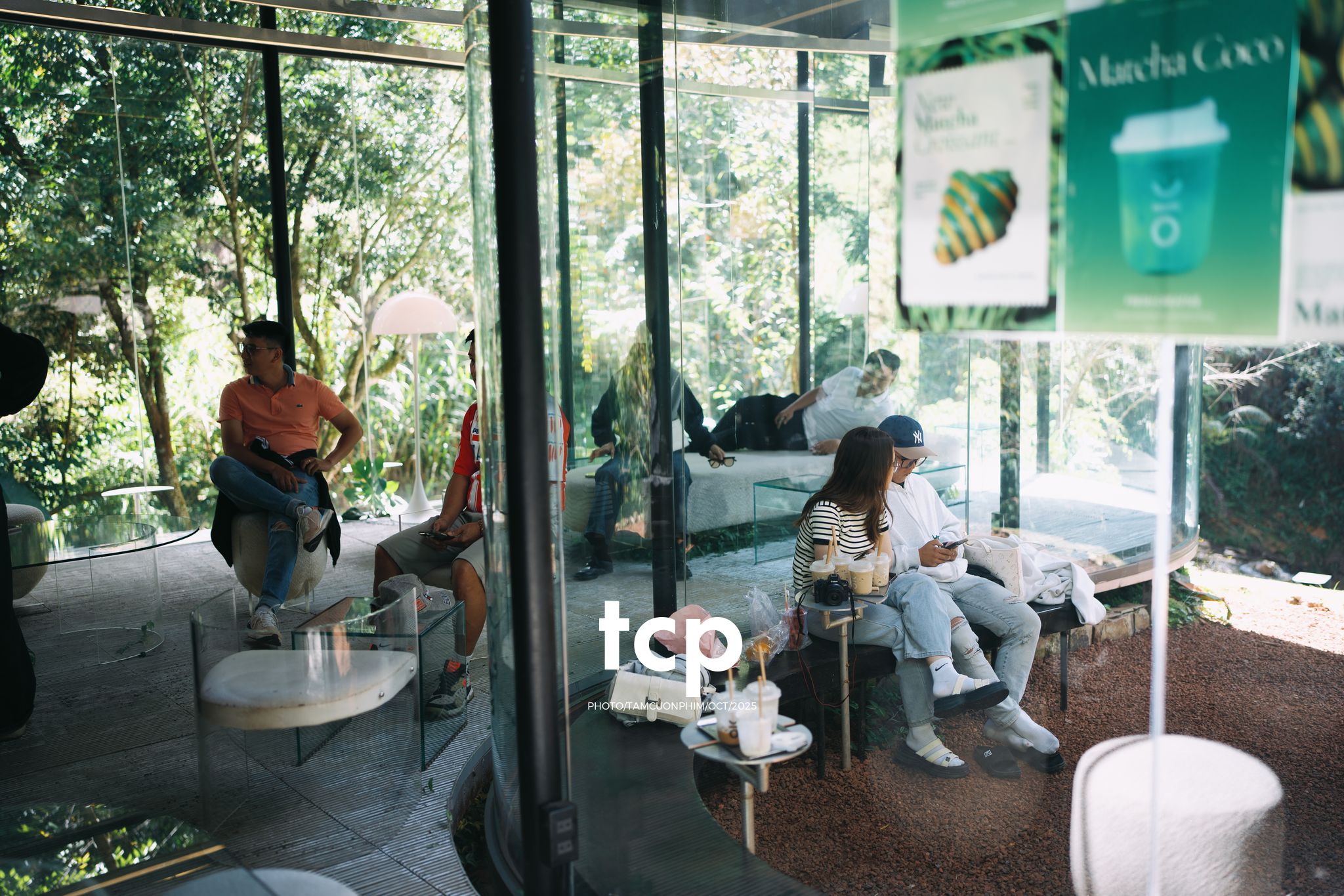 Tám Cuộn Phim - Phân cực vùng cao nguyên