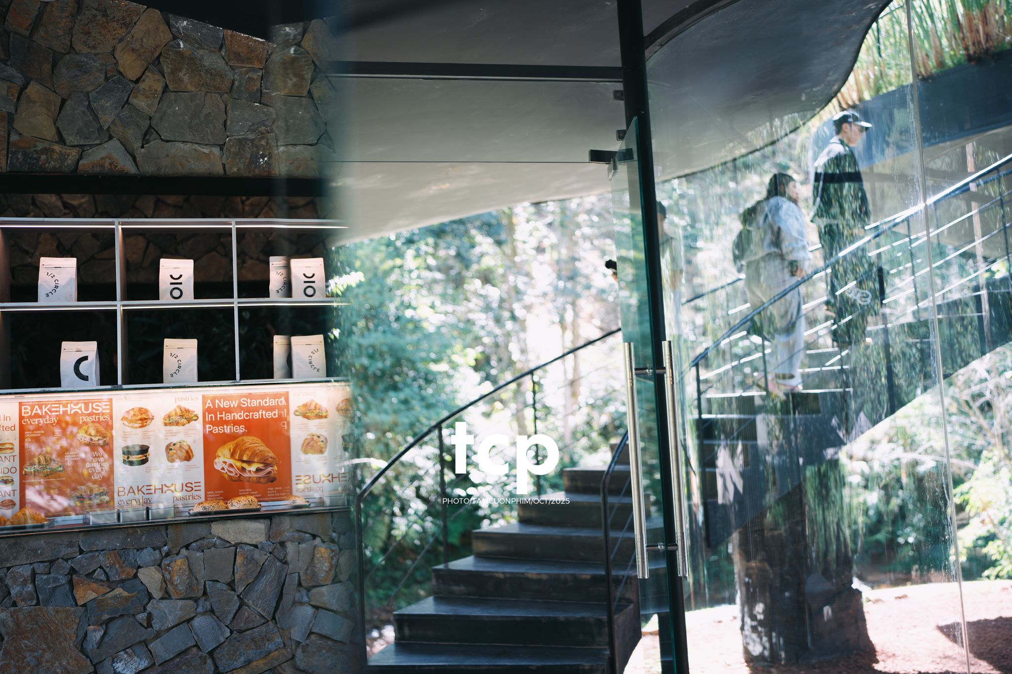 Tám Cuộn Phim - Phân cực vùng cao nguyên