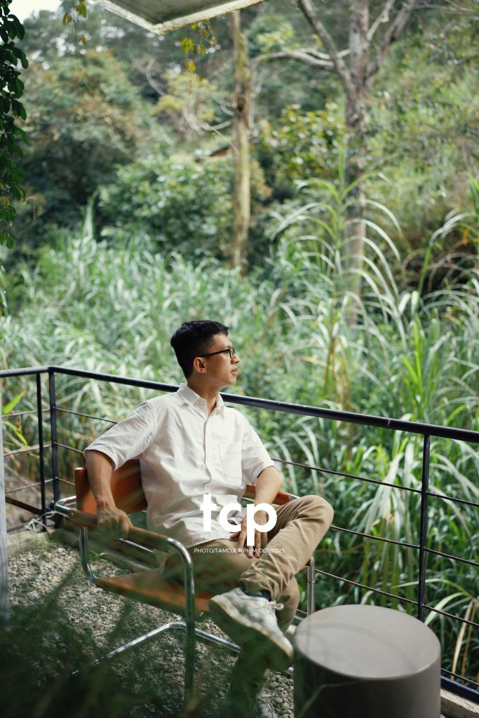 Tám Cuộn Phim - Phân cực vùng cao nguyên
