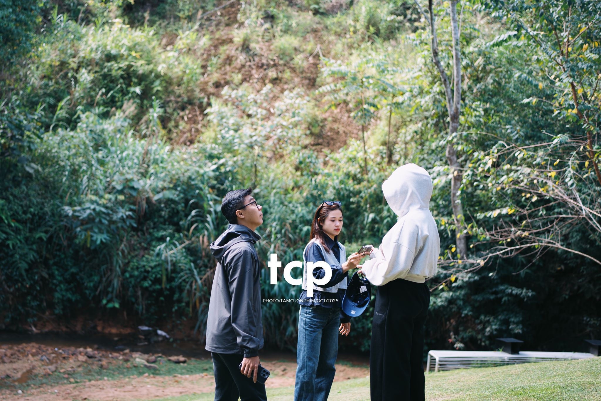 Tám Cuộn Phim - Phân cực vùng cao nguyên