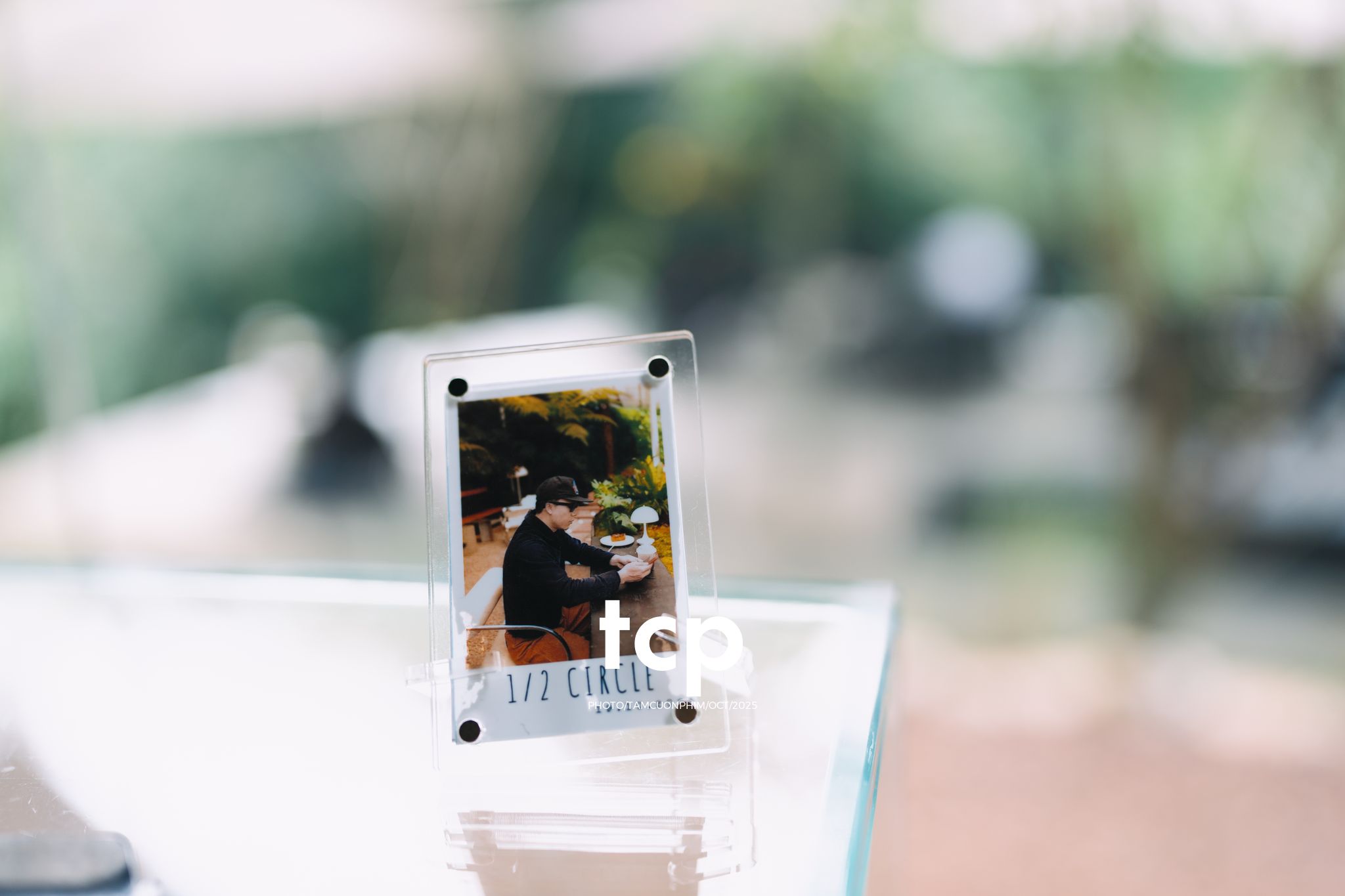 Tám Cuộn Phim - Phân cực vùng cao nguyên