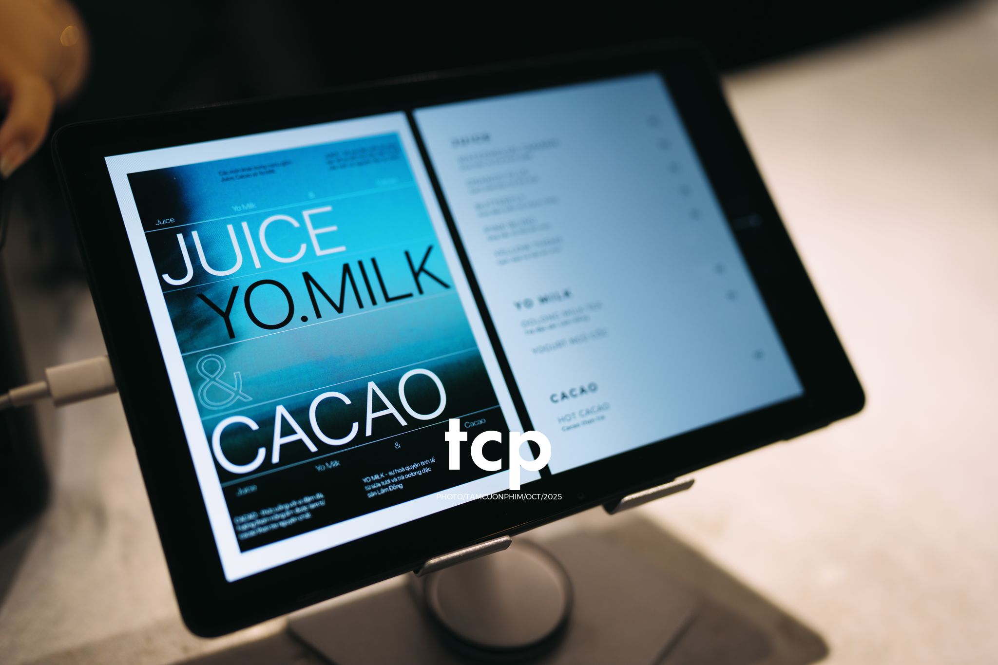 Tám Cuộn Phim - Phân cực vùng cao nguyên