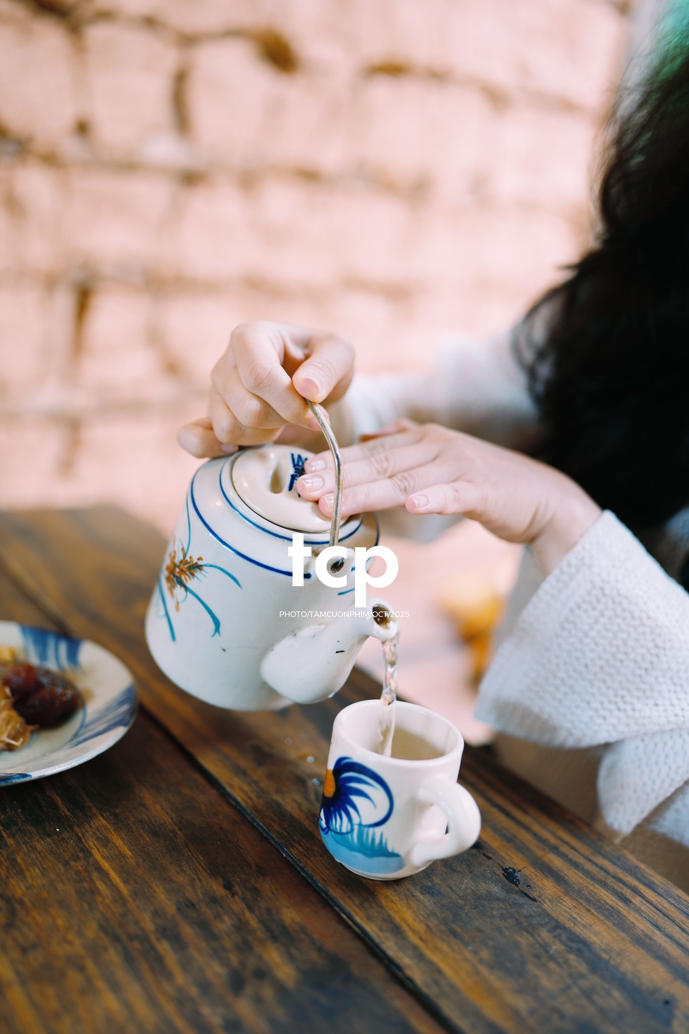 Tám Cuộn Phim - Chẳng phải chuyến đi nào cũng chỉ cần một chút bình yên thôi sao?