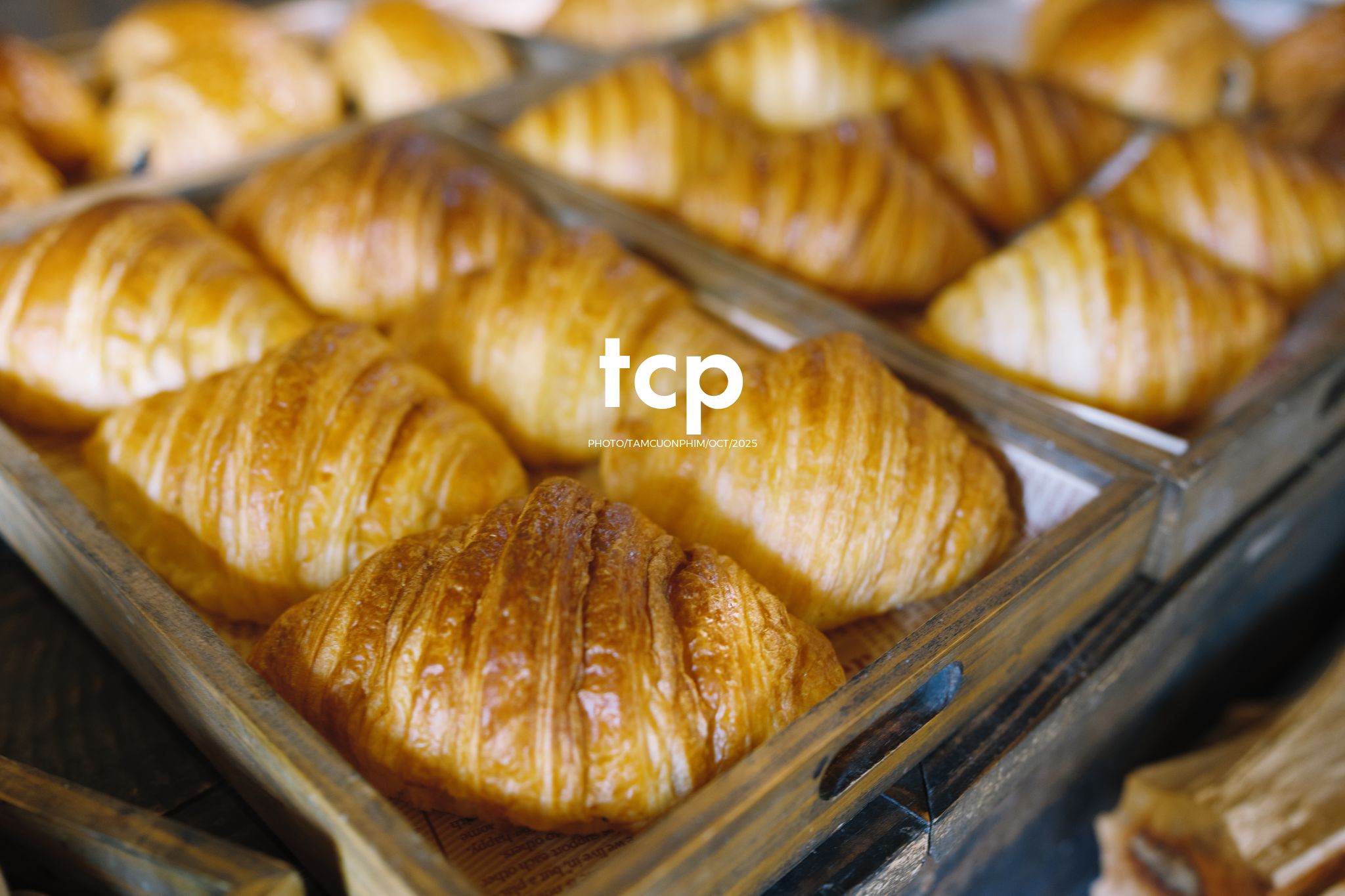 Tám Cuộn Phim - Nắng lạnh và bánh nóng