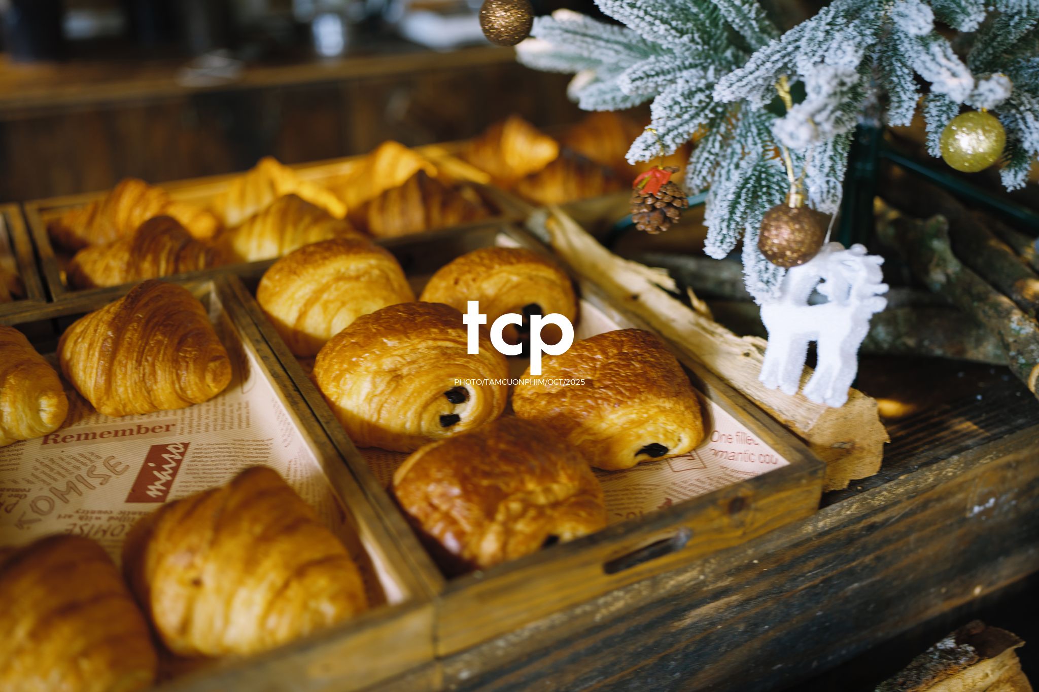 Tám Cuộn Phim - Nắng lạnh và bánh nóng