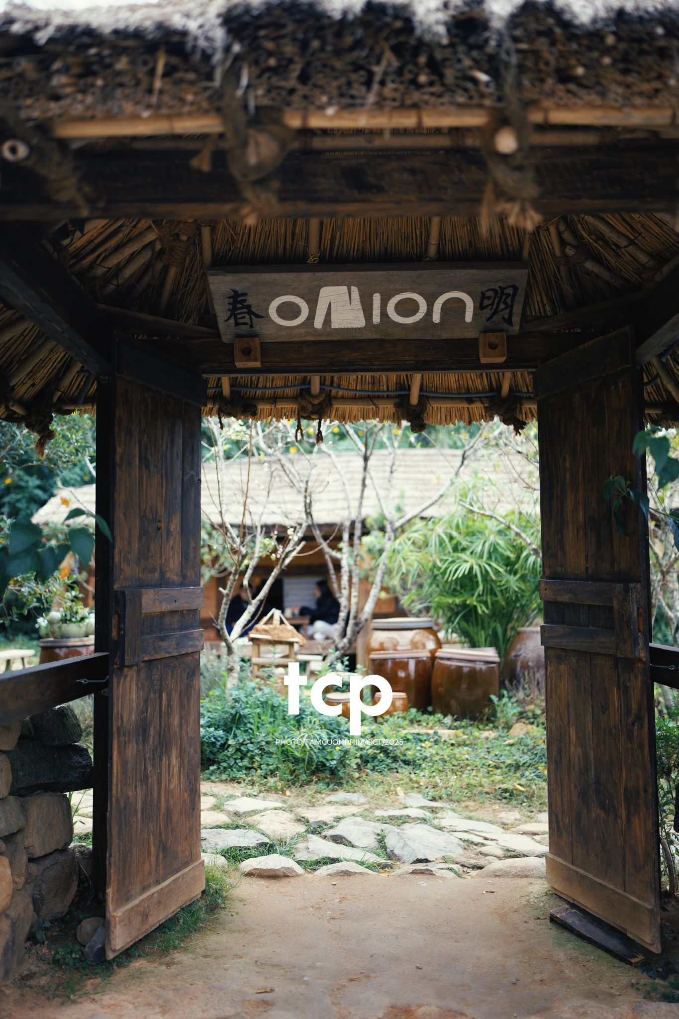 Tám Cuộn Phim - Nắng lạnh và bánh nóng