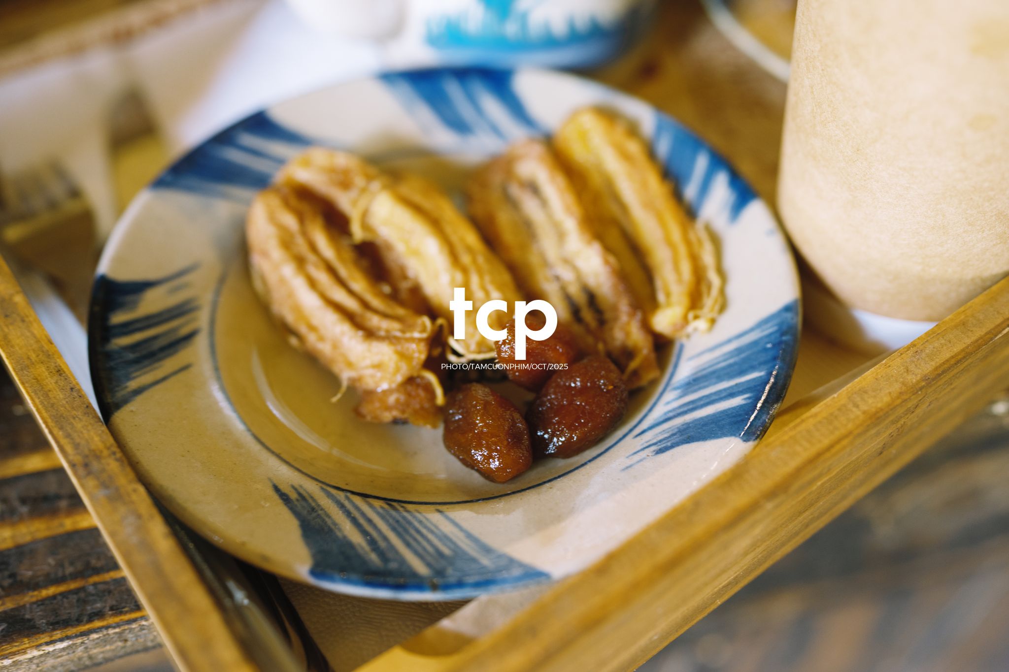 Tám Cuộn Phim - Nắng lạnh và bánh nóng