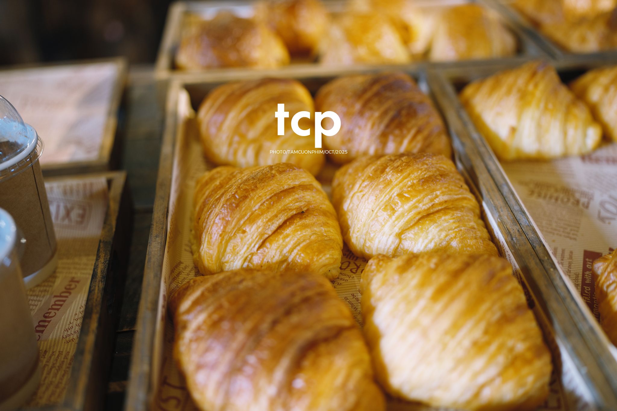 Tám Cuộn Phim - Nắng lạnh và bánh nóng