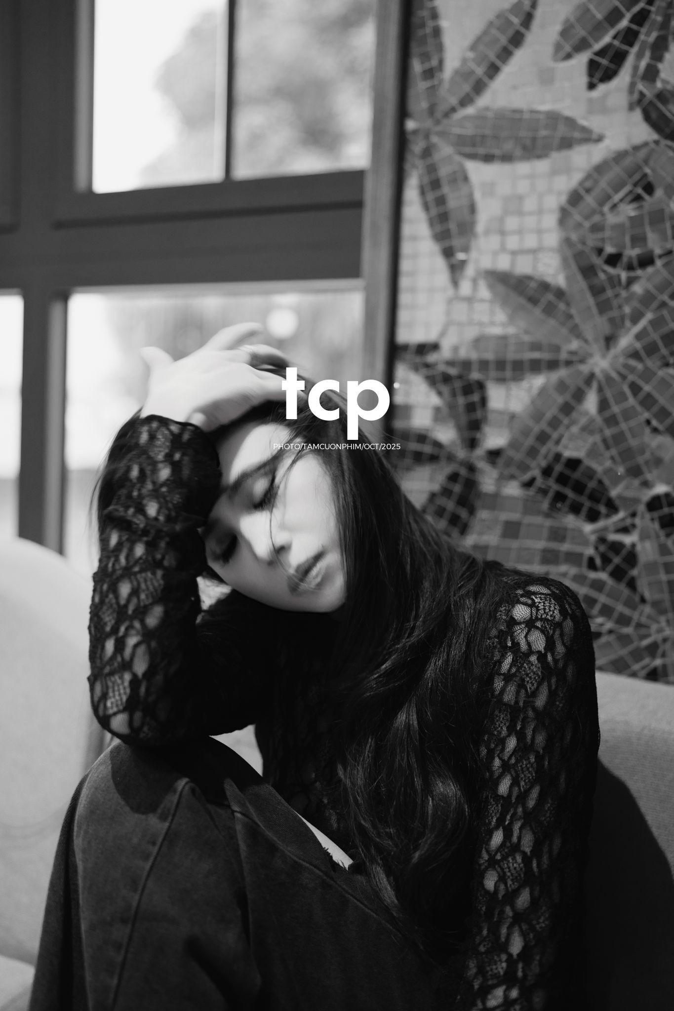 Tám Cuộn Phim - Một ly martini và tiếng chuông đồng hồ báo hiệu tuổi mới