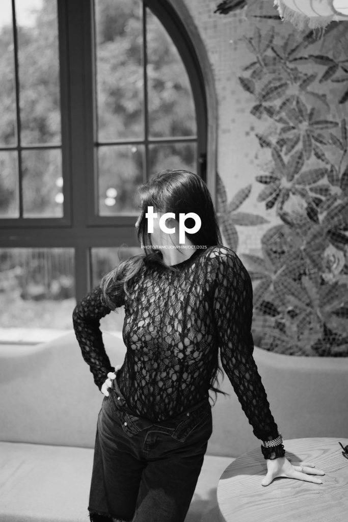 Tám Cuộn Phim - Một ly martini và tiếng chuông đồng hồ báo hiệu tuổi mới