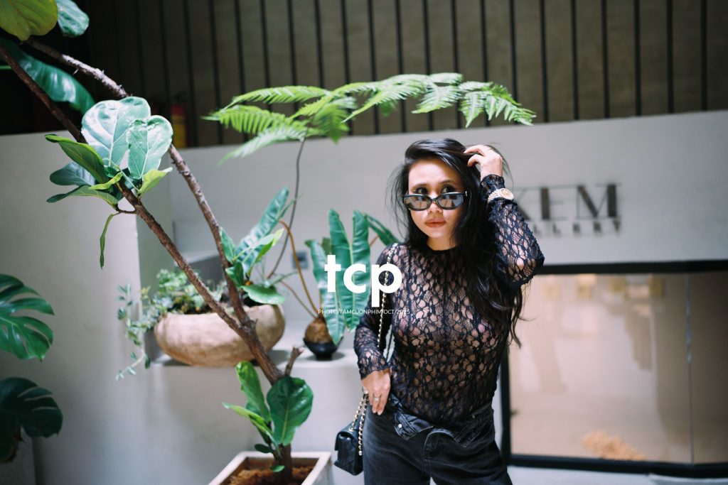 Tám Cuộn Phim - Một ly martini và tiếng chuông đồng hồ báo hiệu tuổi mới