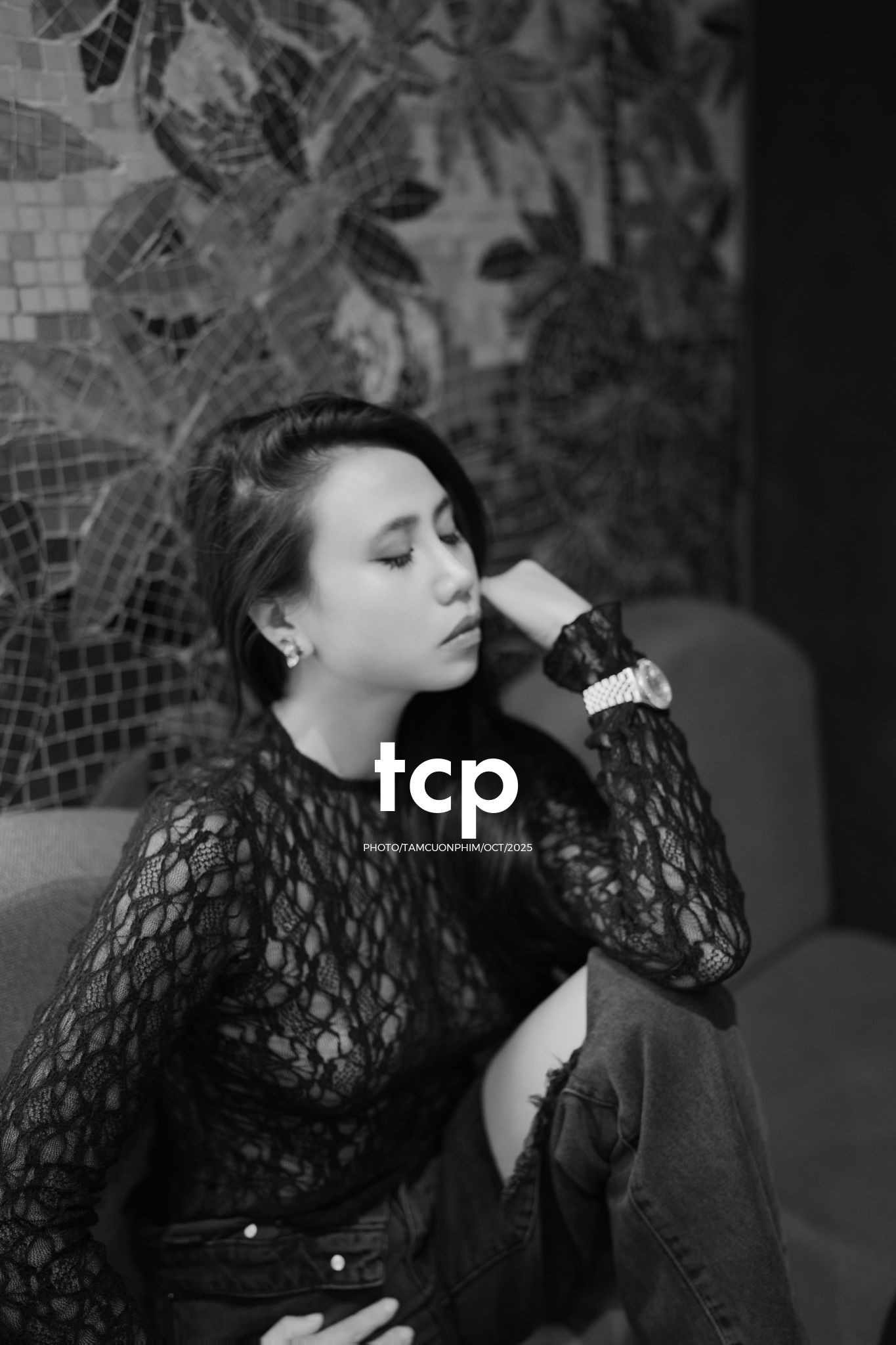 Tám Cuộn Phim - Một ly martini và tiếng chuông đồng hồ báo hiệu tuổi mới