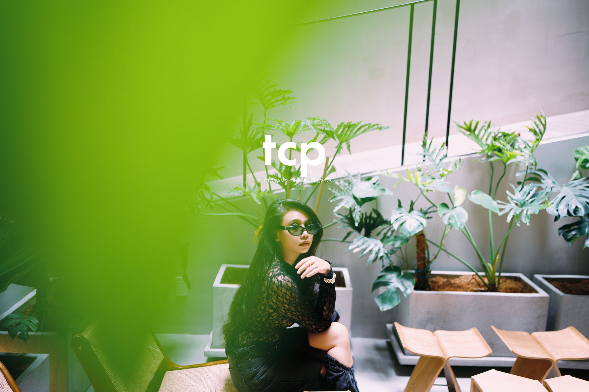 Tám Cuộn Phim - Một ly martini và tiếng chuông đồng hồ báo hiệu tuổi mới