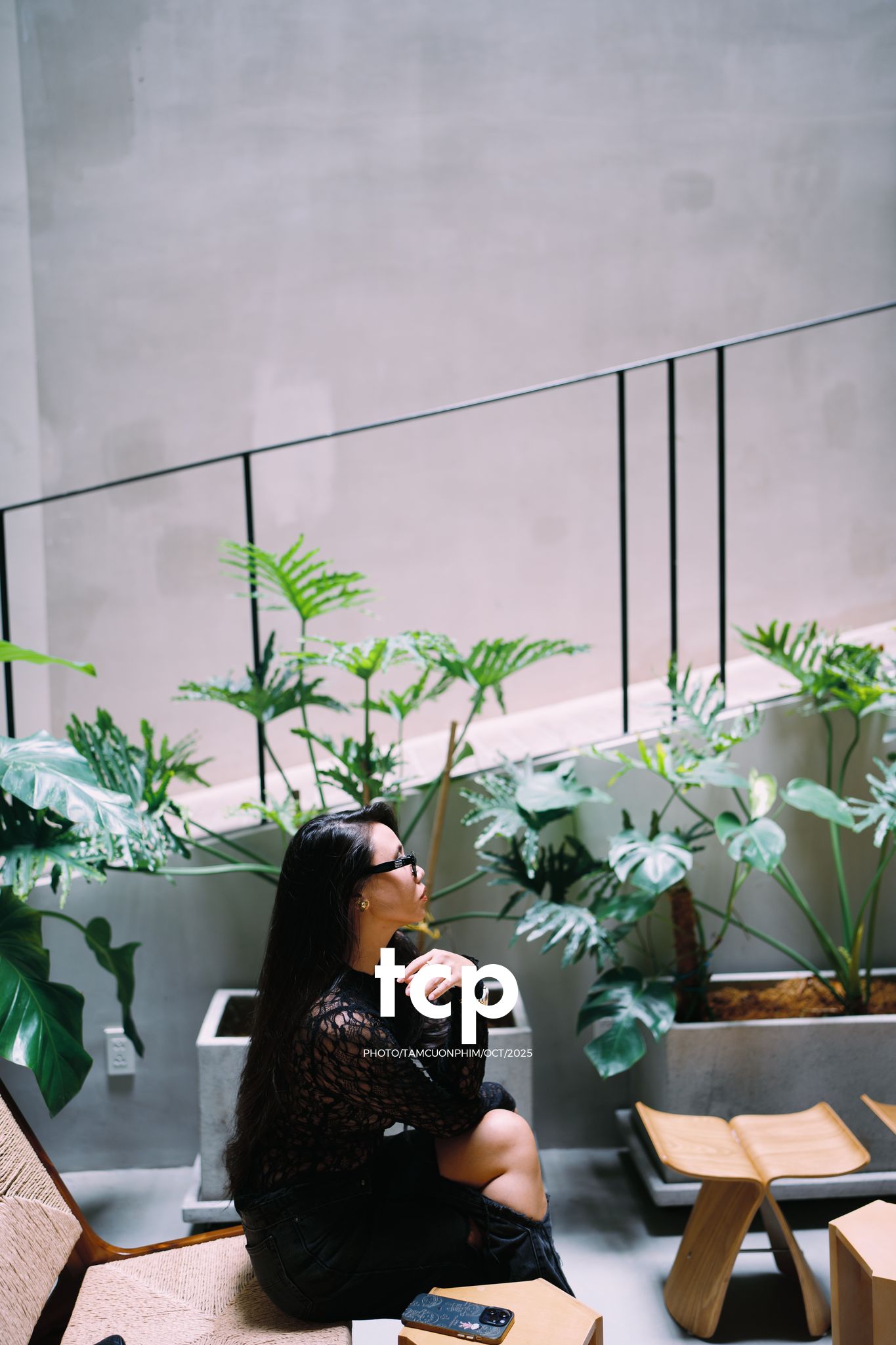 Tám Cuộn Phim - Một ly martini và tiếng chuông đồng hồ báo hiệu tuổi mới