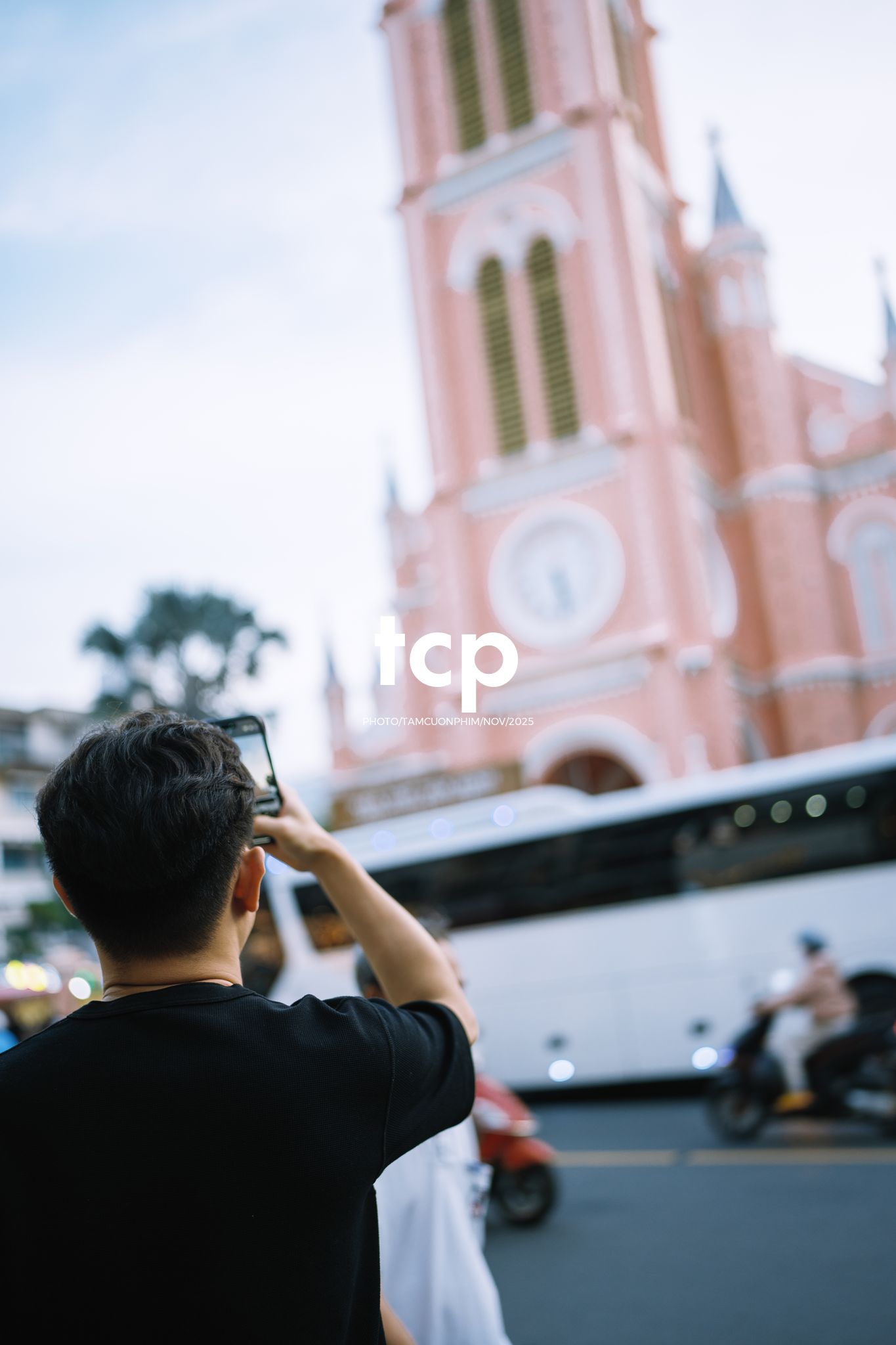 Tám Cuộn Phim - Hành trình khám phá đầy cảm hứng