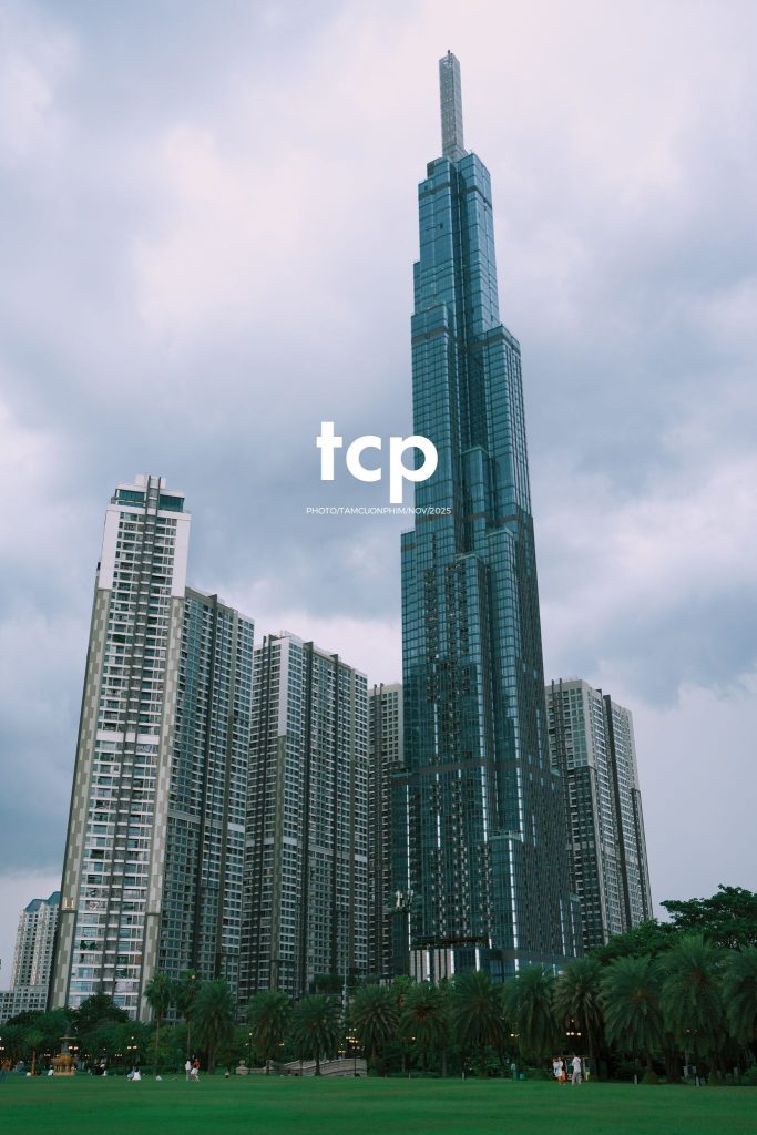 Tám Cuộn Phim - Hành trình khám phá đầy cảm hứng