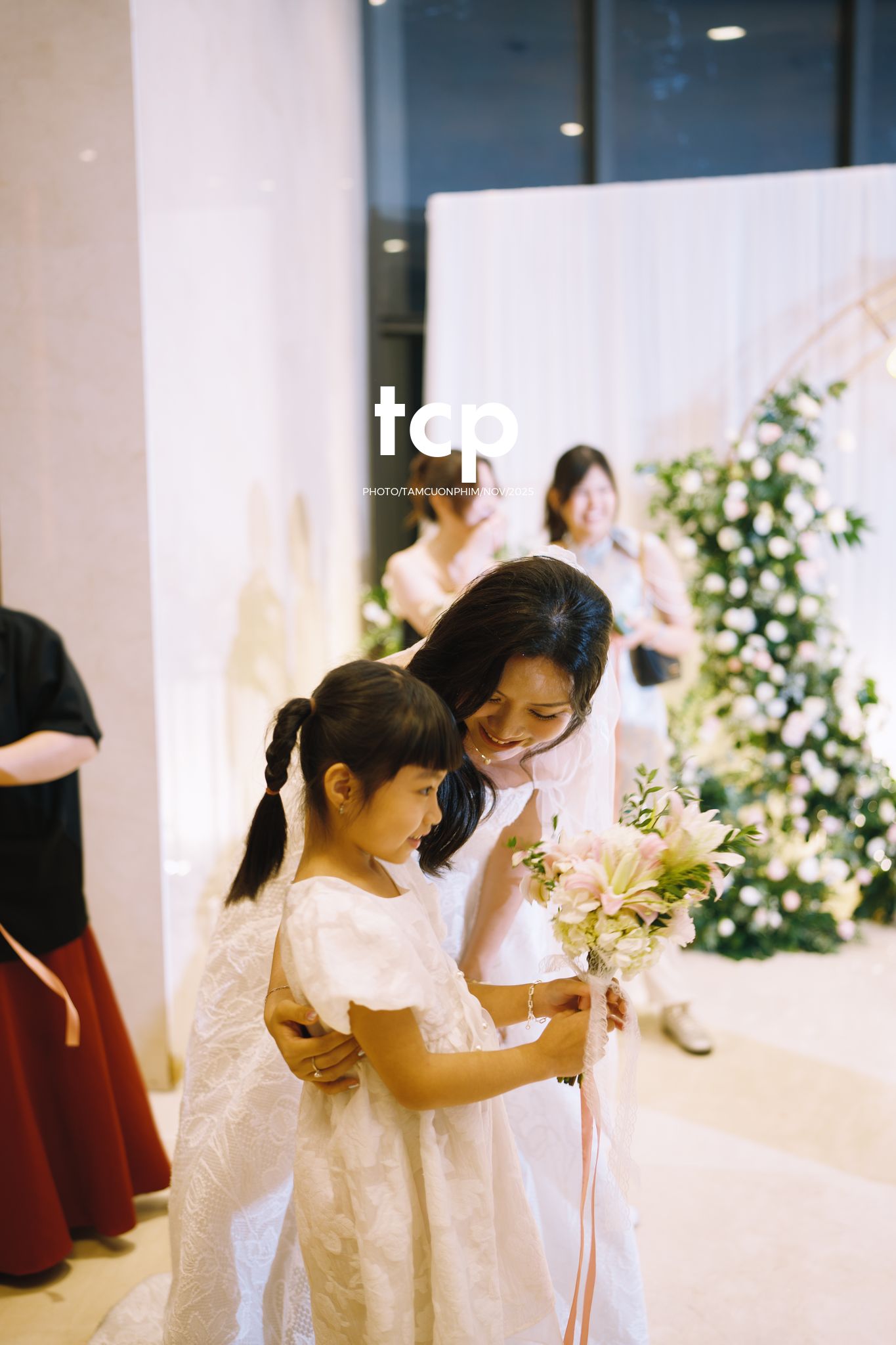 Tám Cuộn Phim - Hơi ấm ngày chung đôi