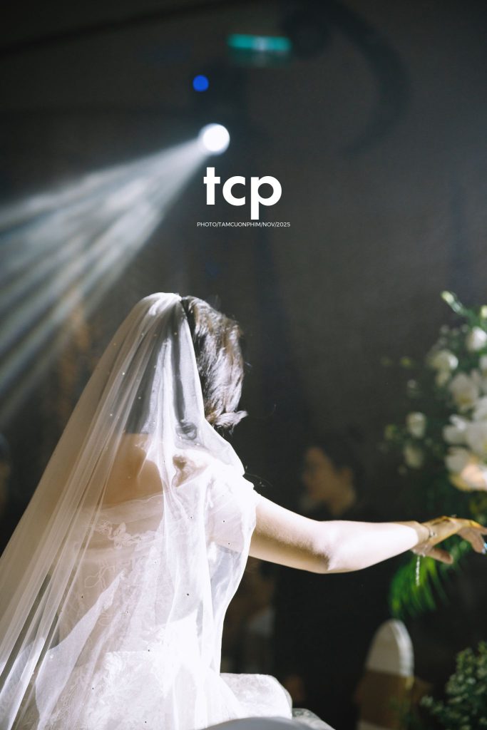Tám Cuộn Phim - Hơi ấm ngày chung đôi