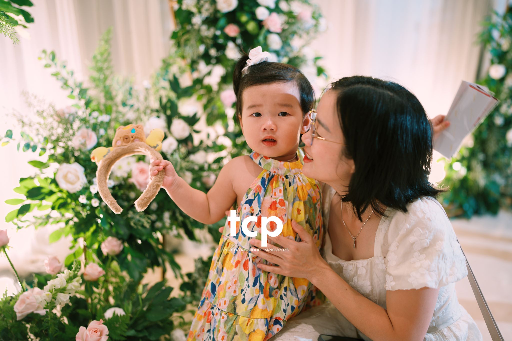 Tám Cuộn Phim - Hơi ấm ngày chung đôi