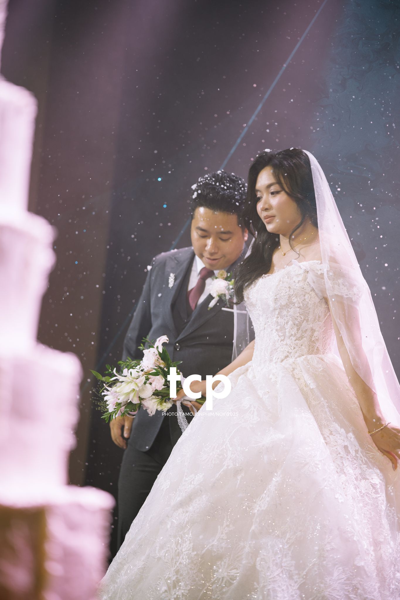 Tám Cuộn Phim - Hơi ấm ngày chung đôi